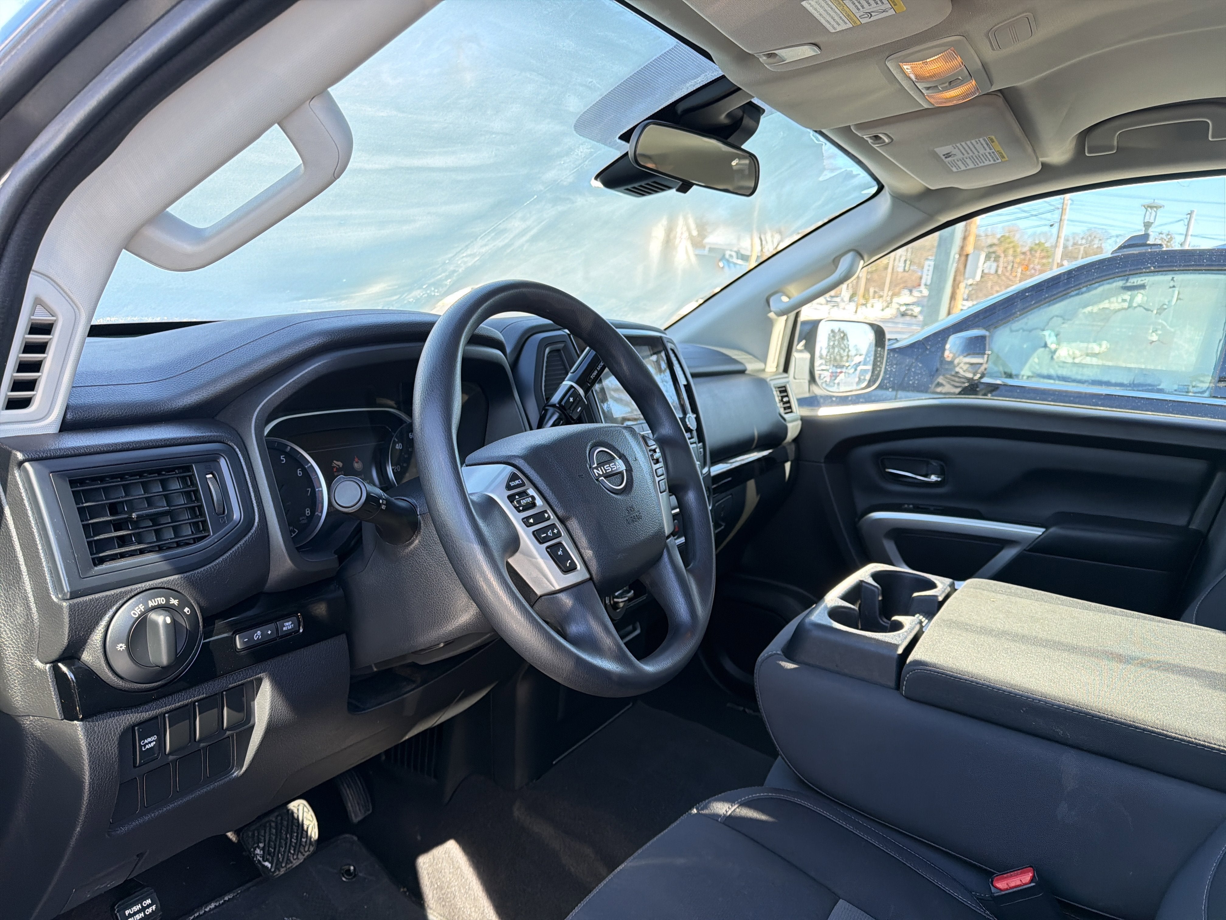 2023 Nissan Titan SV