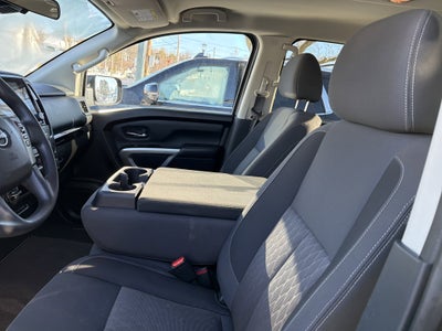 2023 Nissan Titan SV