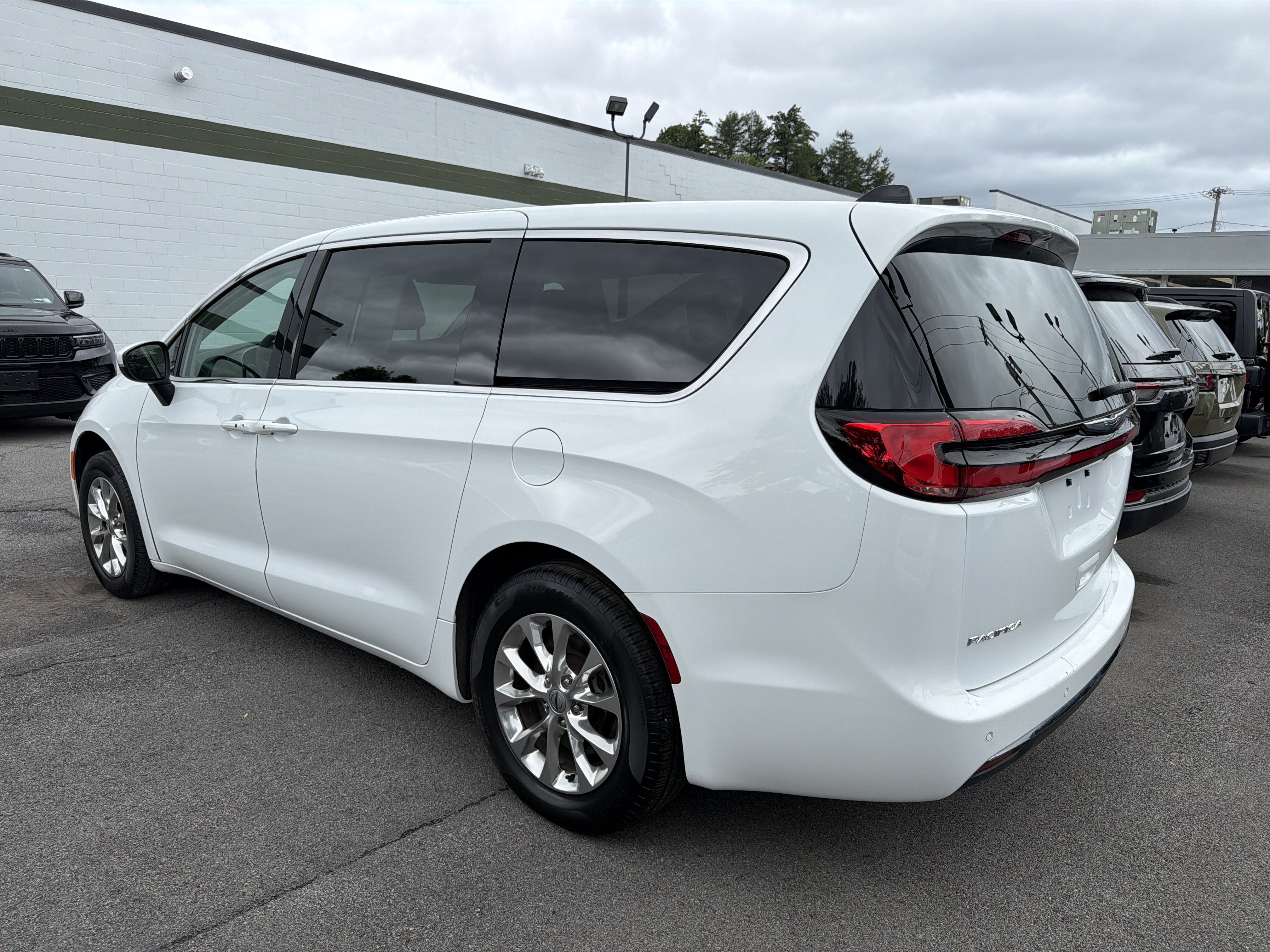 2023 Chrysler Pacifica Touring L