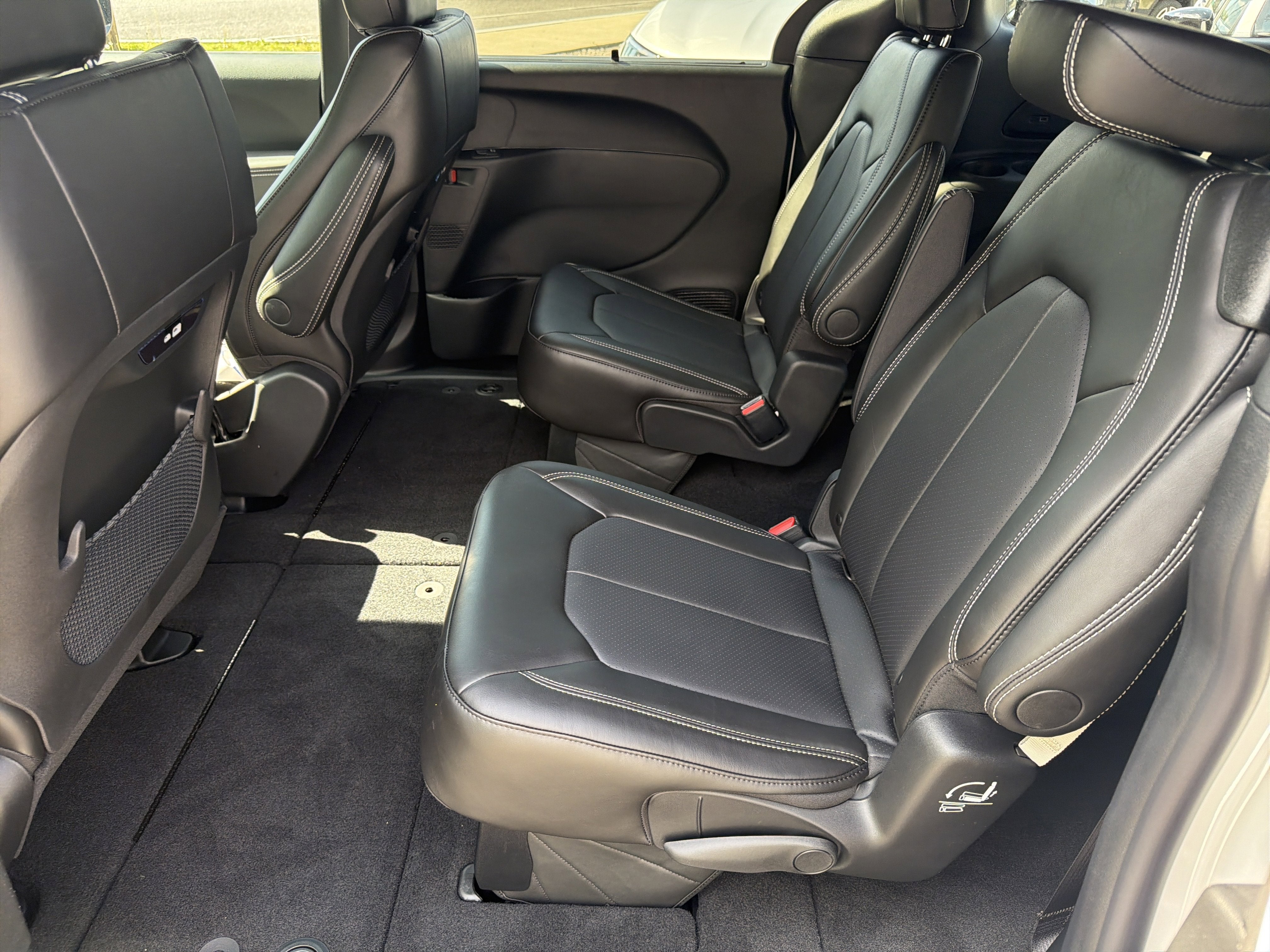 2027 Chrysler Pacifica Select AWD
