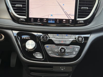 2027 Chrysler Pacifica Select AWD