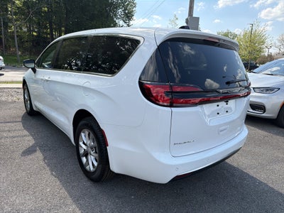 2027 Chrysler Pacifica Select AWD