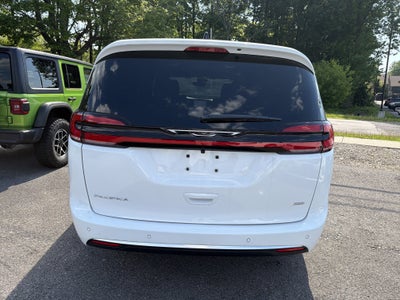 2027 Chrysler Pacifica Select AWD
