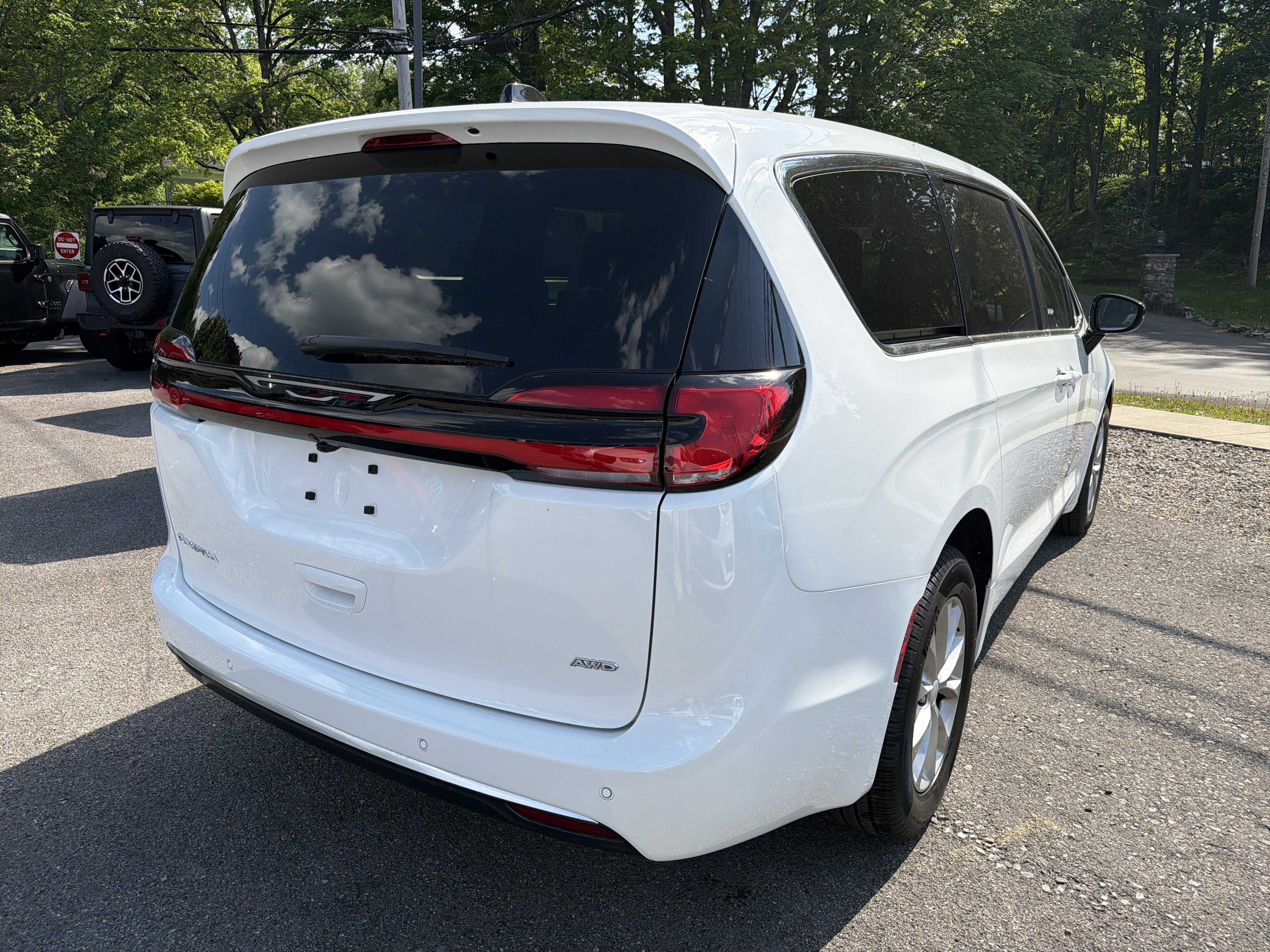 2027 Chrysler Pacifica Select AWD