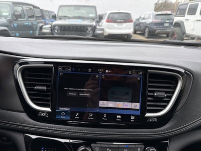 2026 Chrysler Pacifica Select AWD