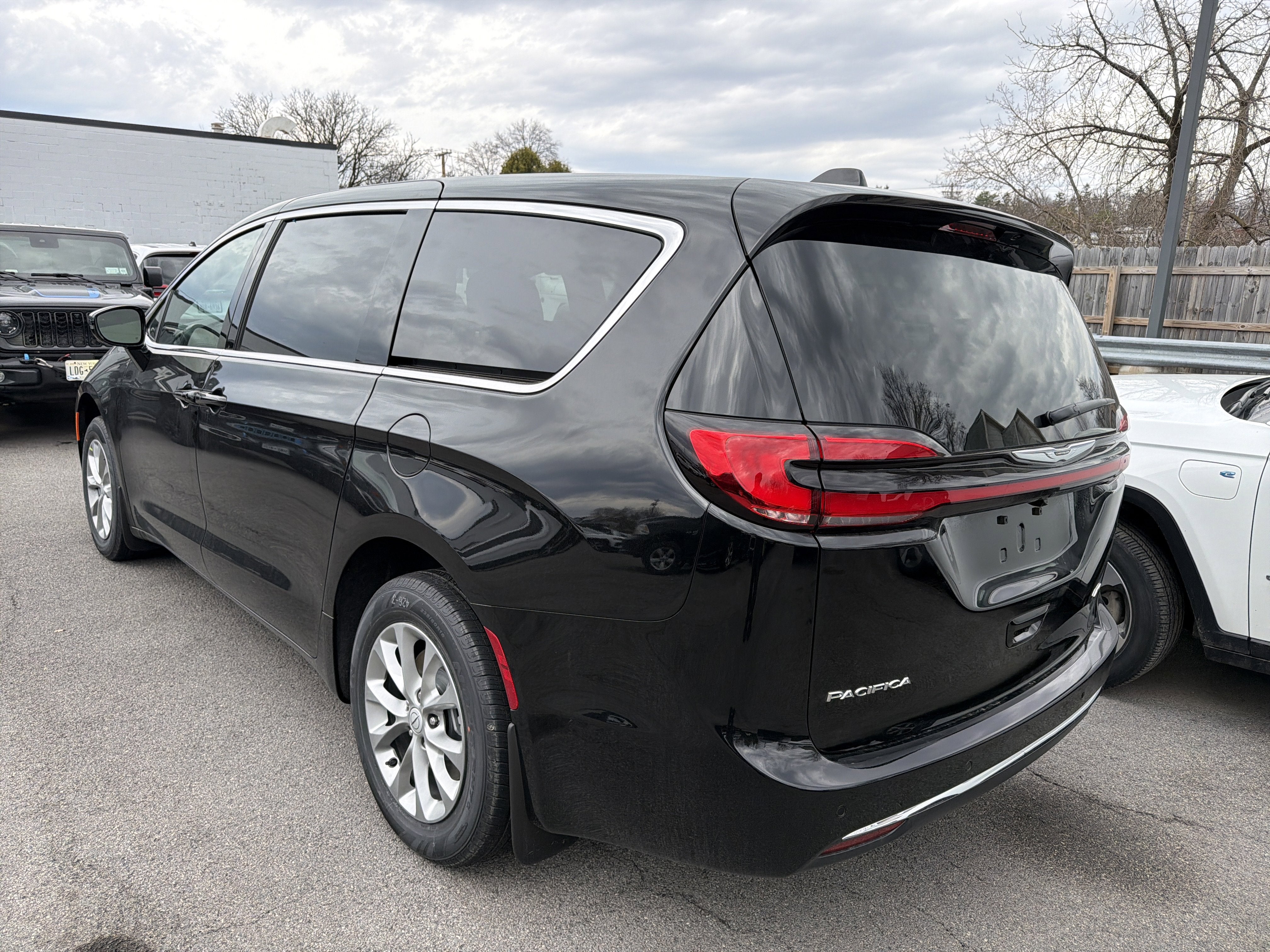 2026 Chrysler Pacifica Select AWD