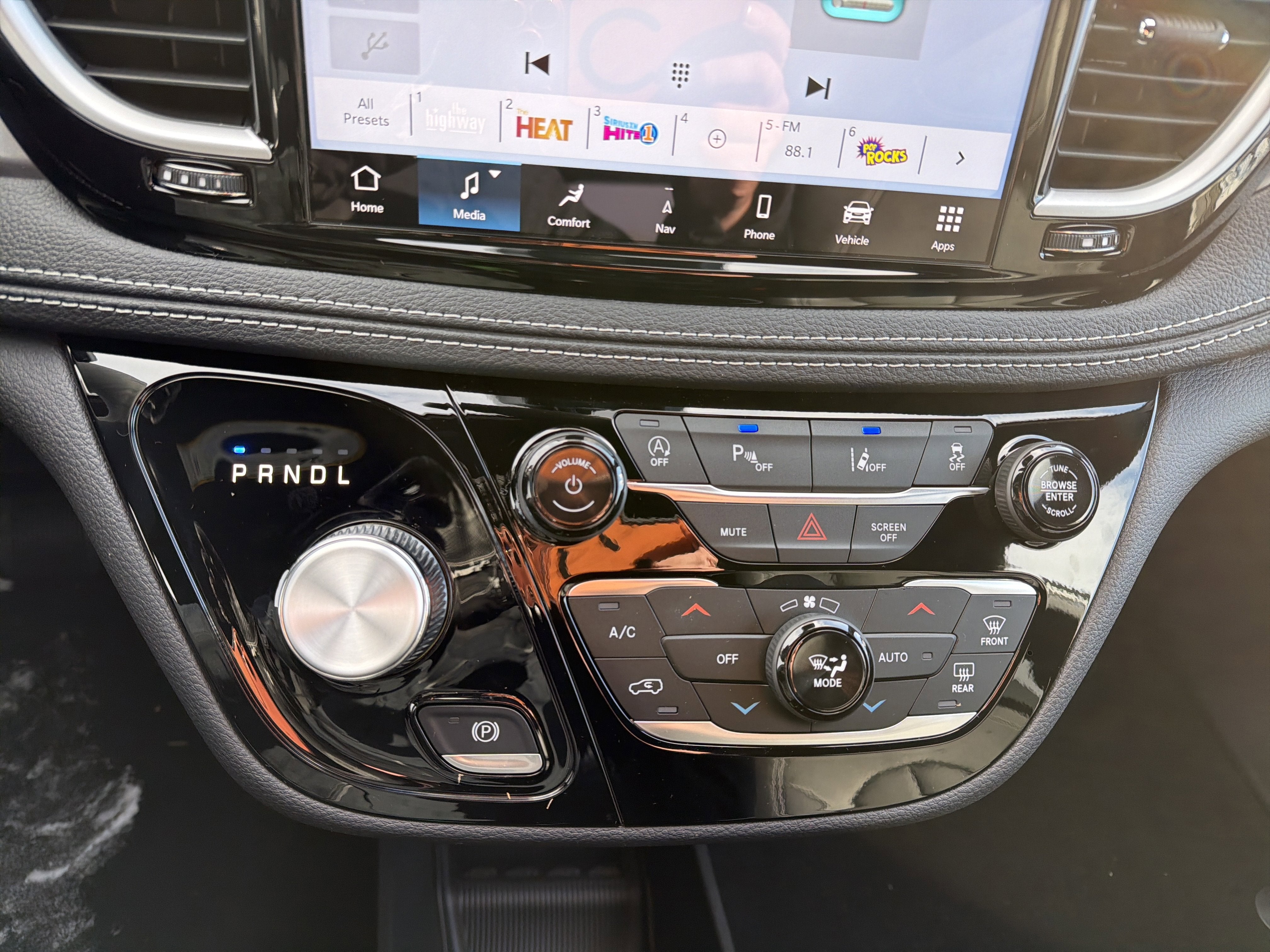 2026 Chrysler Pacifica Select AWD