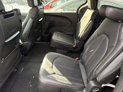 2026 Chrysler Pacifica Select AWD
