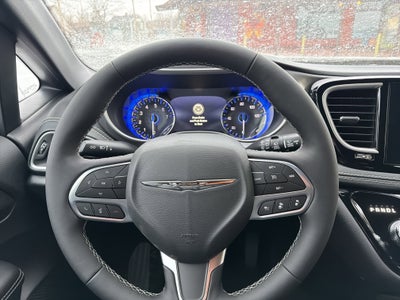 2026 Chrysler Pacifica Select AWD