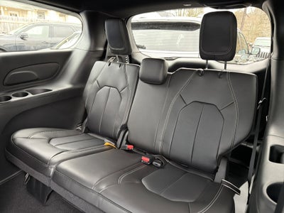 2026 Chrysler Pacifica Select AWD