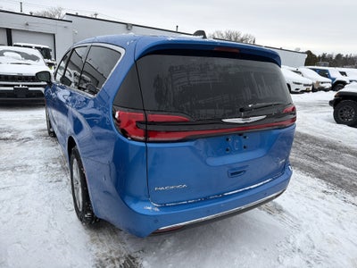 2026 Chrysler Pacifica Select AWD
