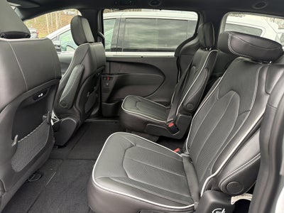 2026 Chrysler Pacifica Limited AWD
