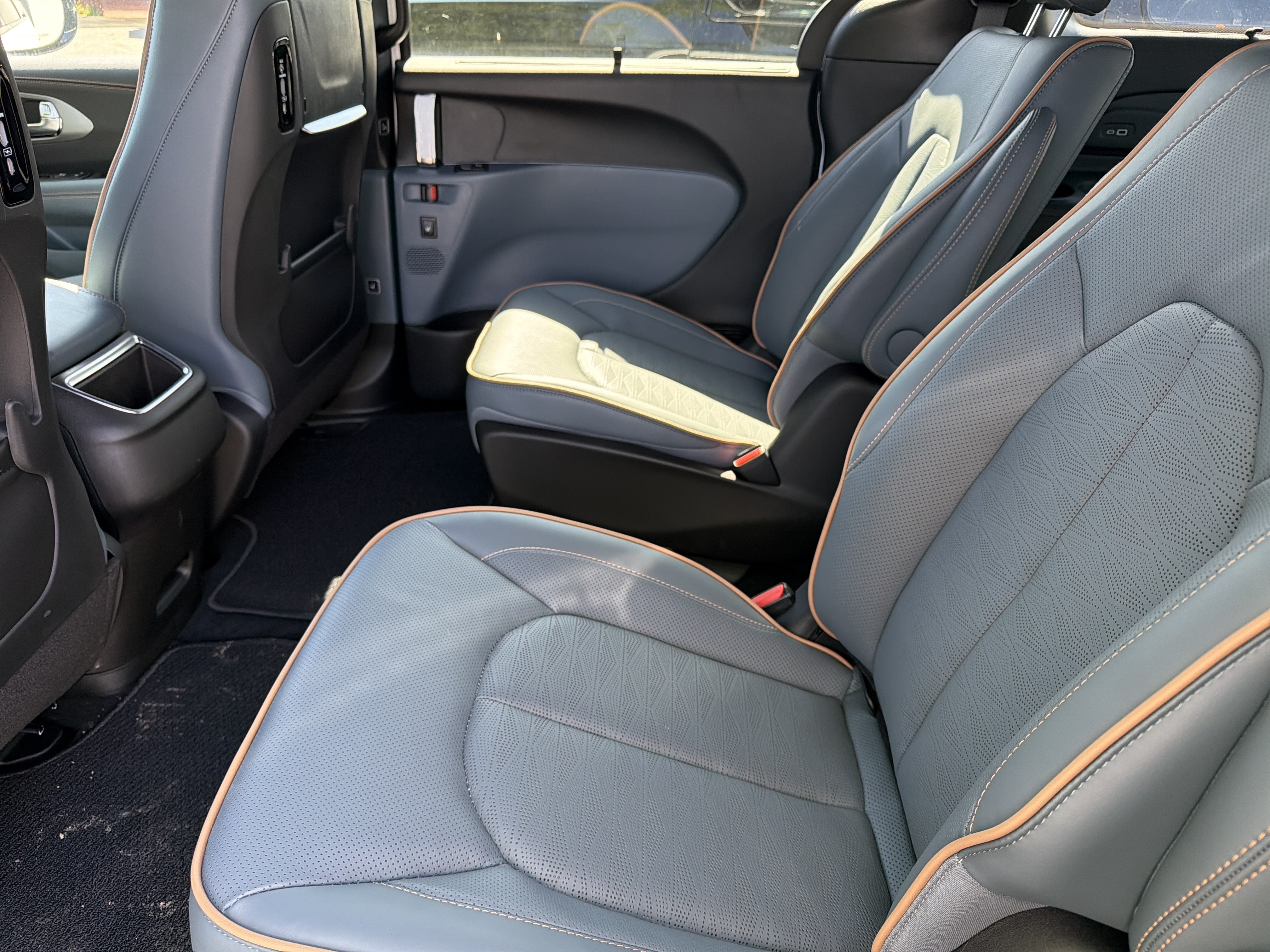 2027 Chrysler Pacifica Pinnacle AWD