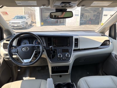 2020 Toyota Sienna XLE