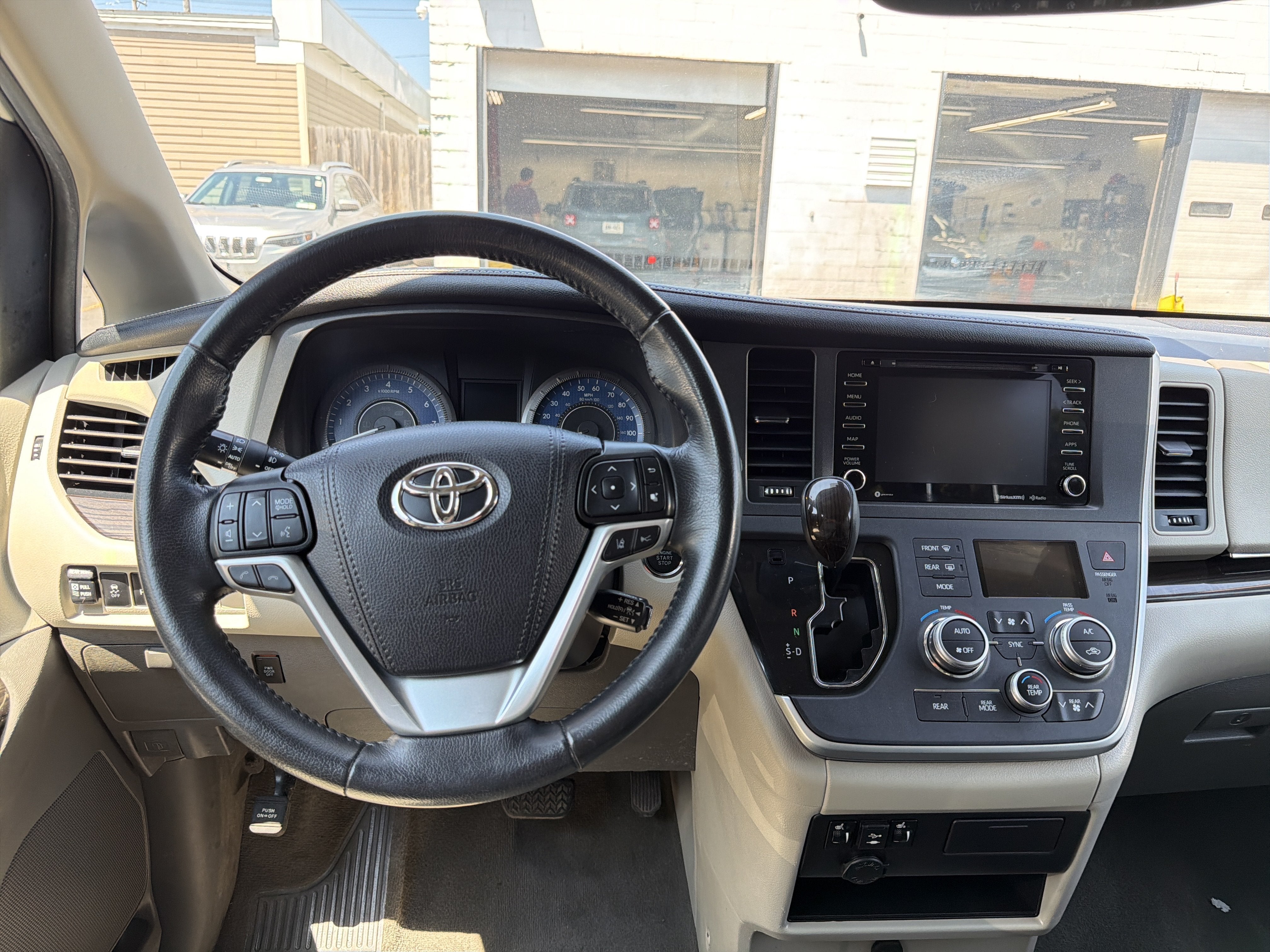 2020 Toyota Sienna XLE