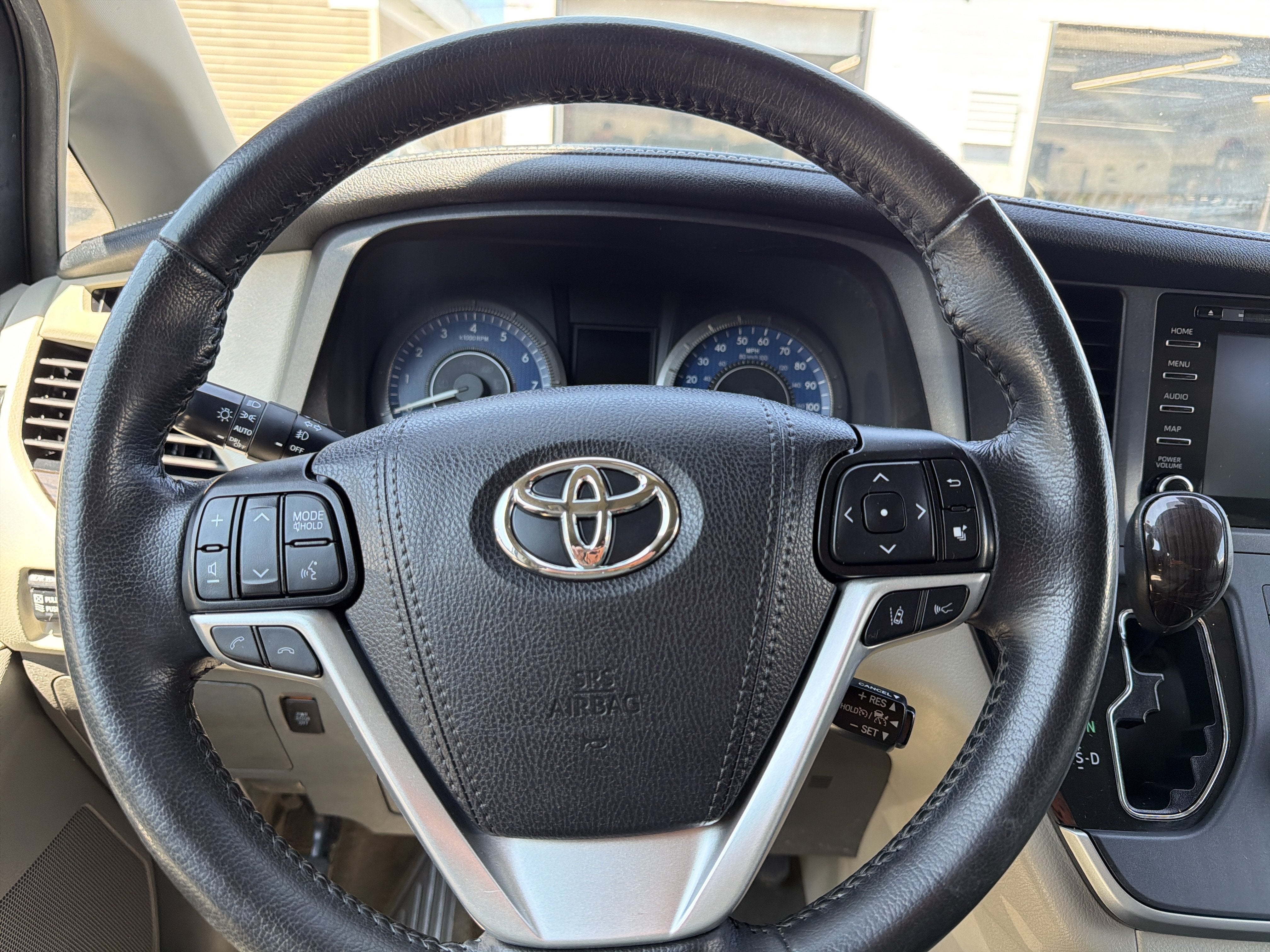 2020 Toyota Sienna XLE