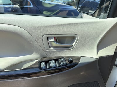 2020 Toyota Sienna XLE