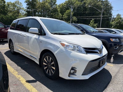 2020 Toyota Sienna XLE