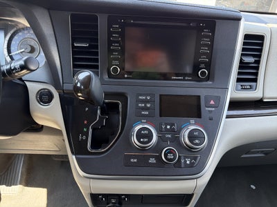 2020 Toyota Sienna XLE