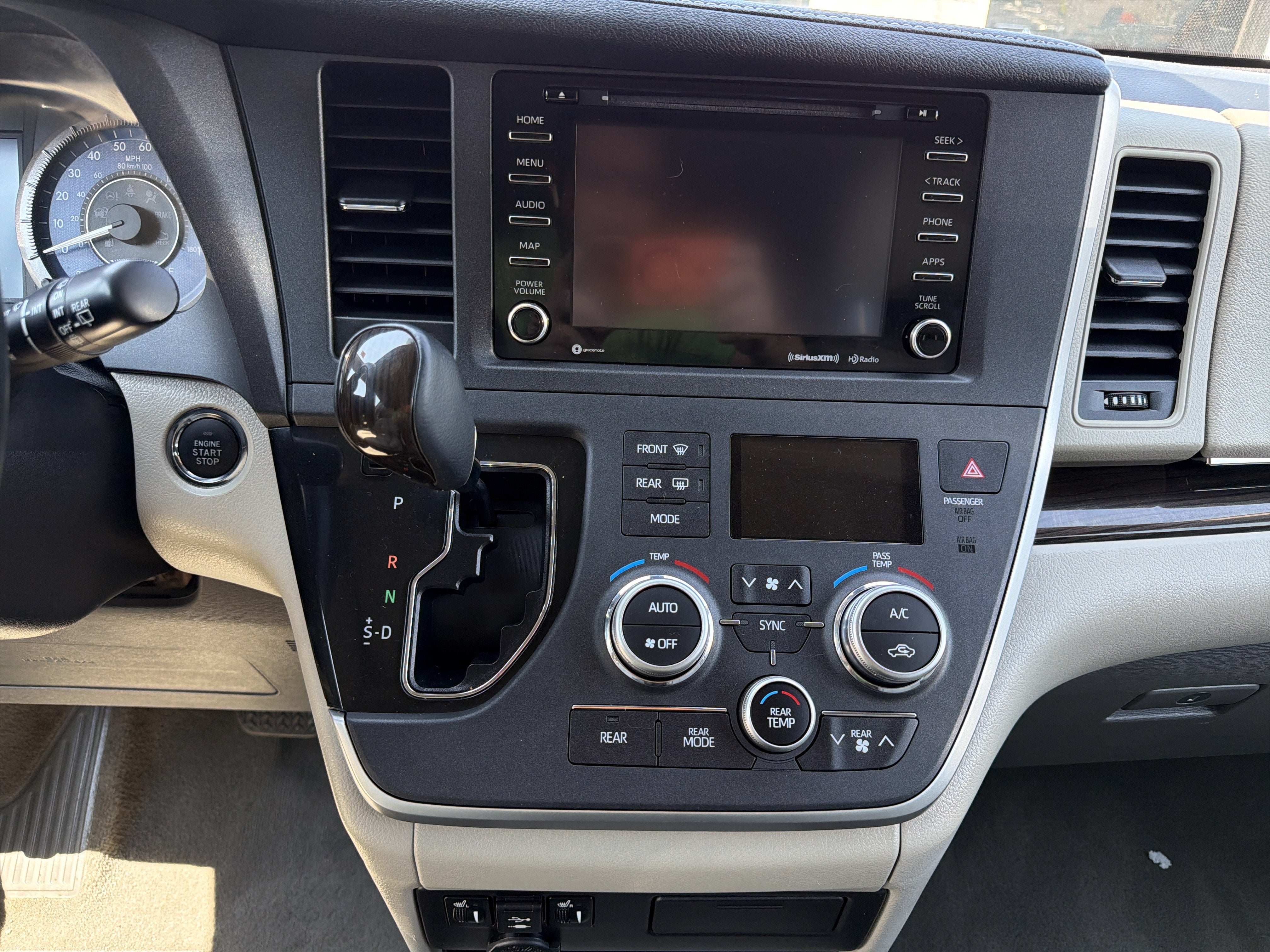 2020 Toyota Sienna XLE