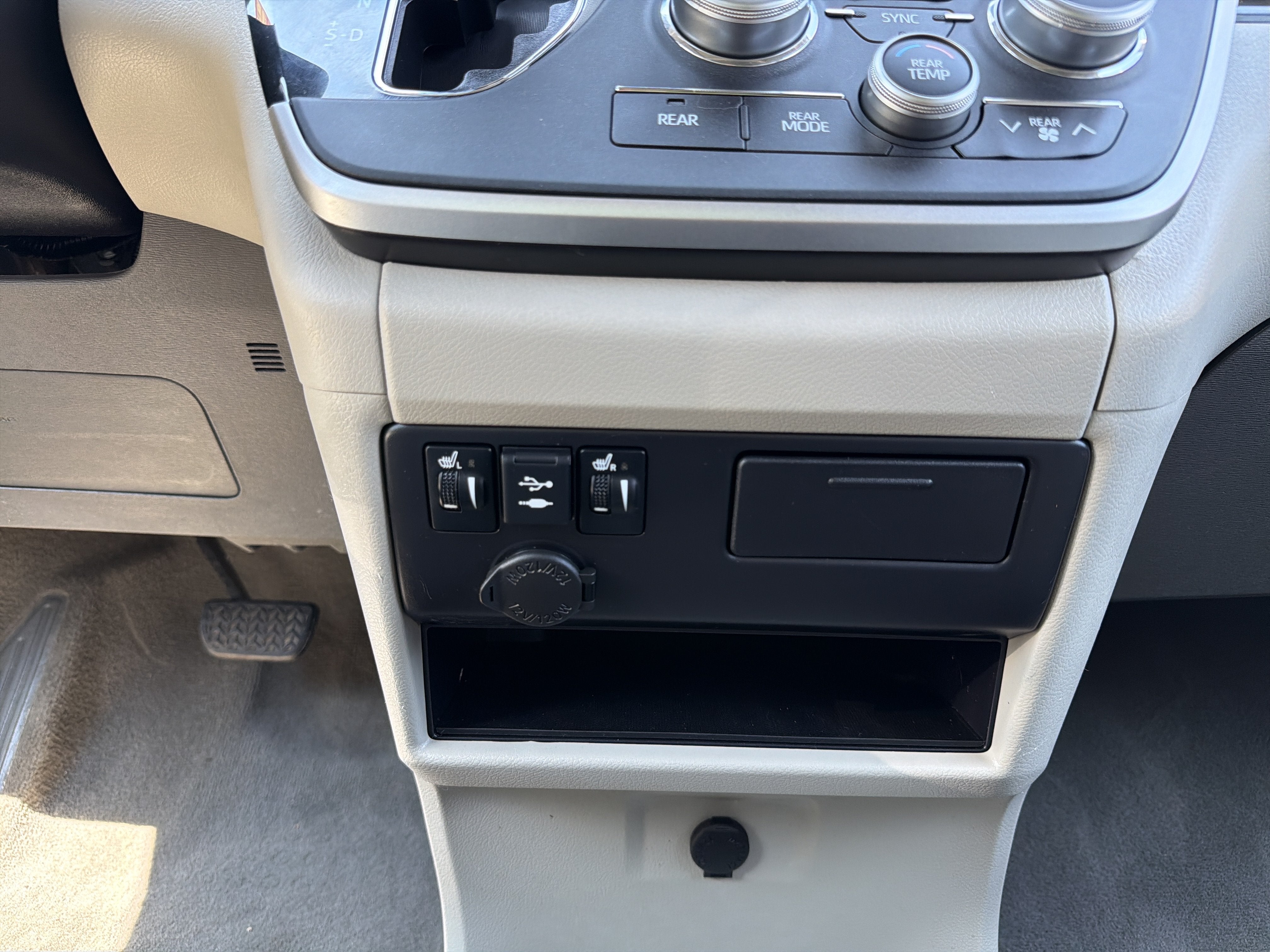 2020 Toyota Sienna XLE