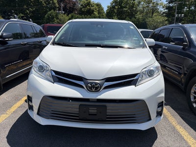 2020 Toyota Sienna XLE
