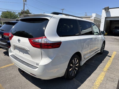 2020 Toyota Sienna XLE