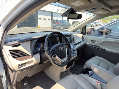 2020 Toyota Sienna XLE