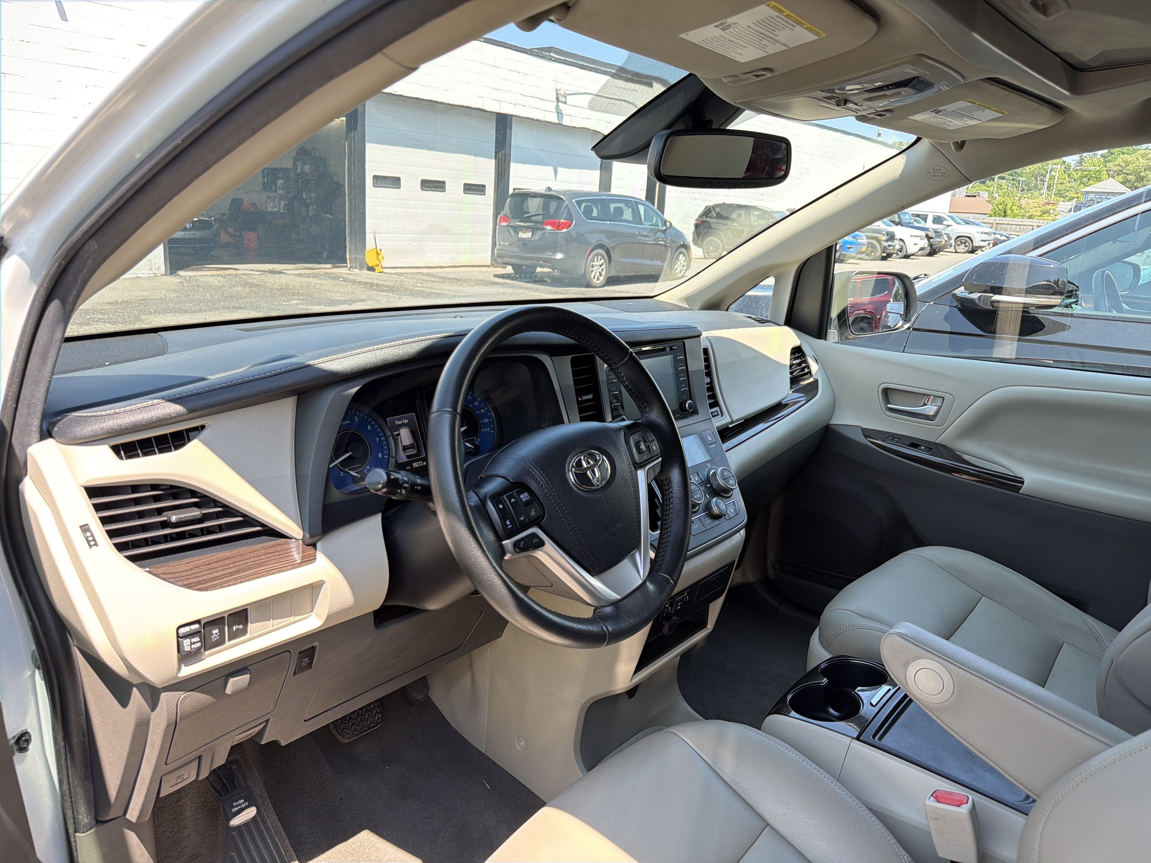2020 Toyota Sienna XLE