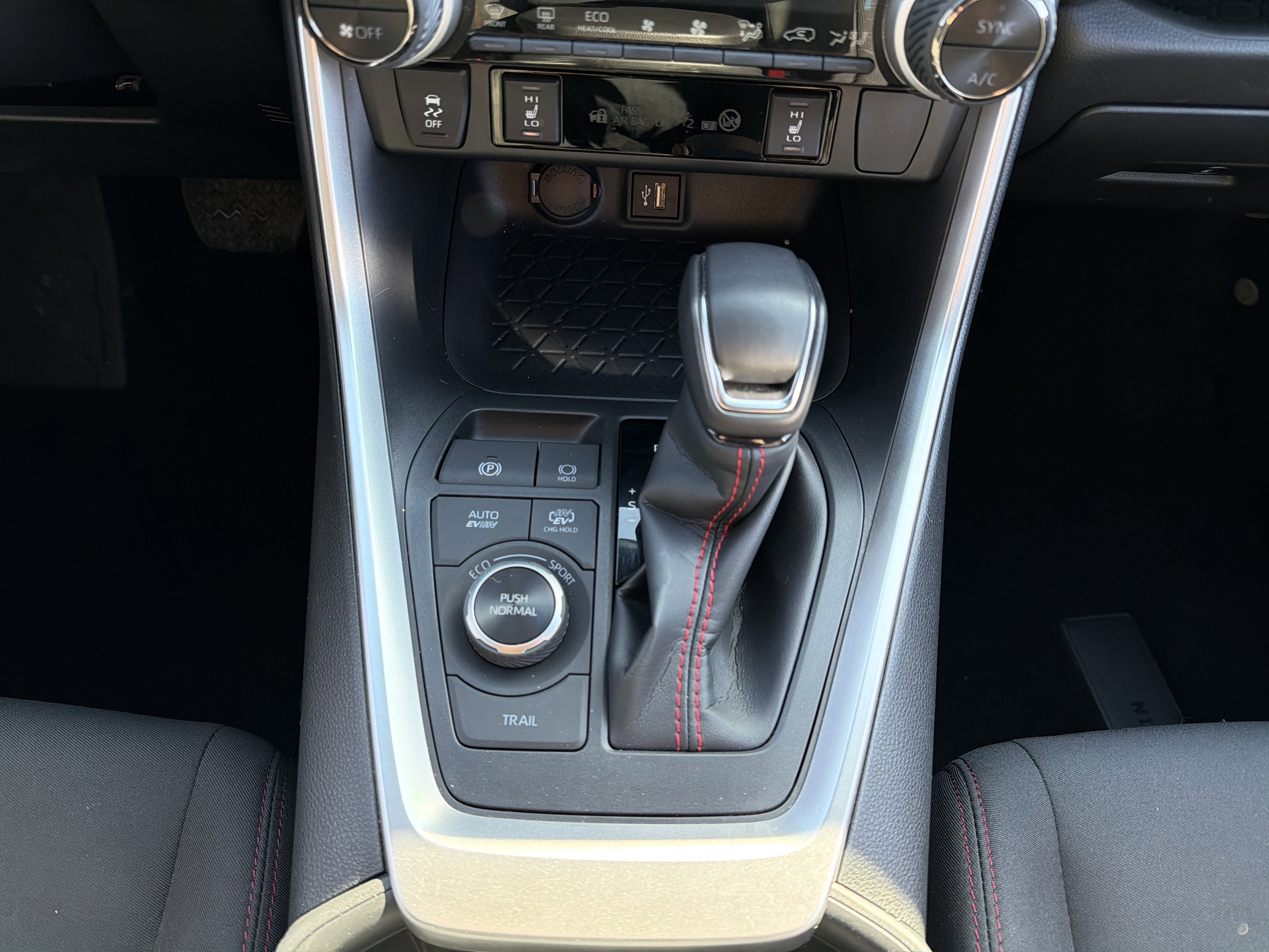 2024 Toyota RAV4 Prime SE