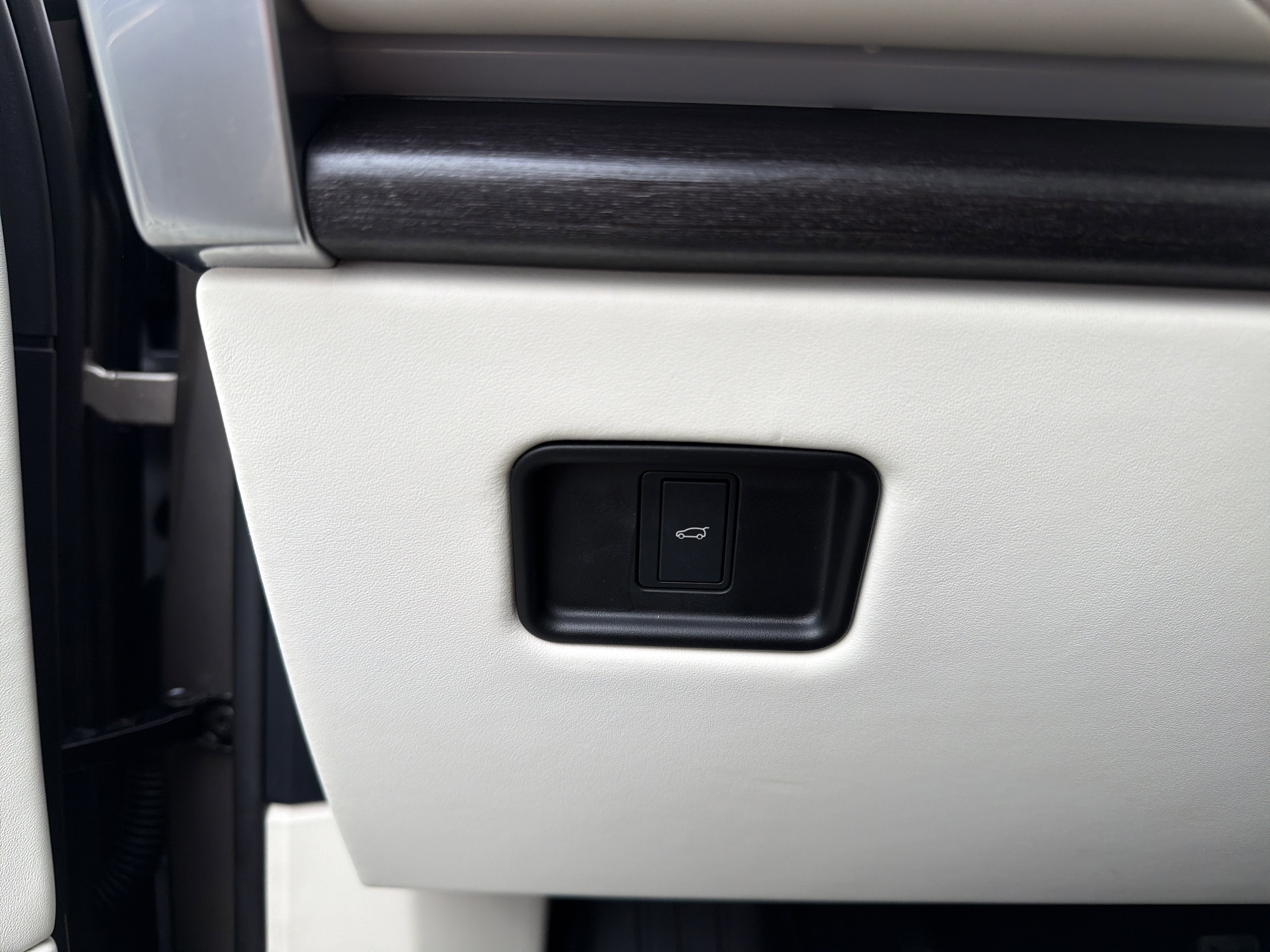 2024 Land Rover Range Rover P400 SE LWB 7 Seat