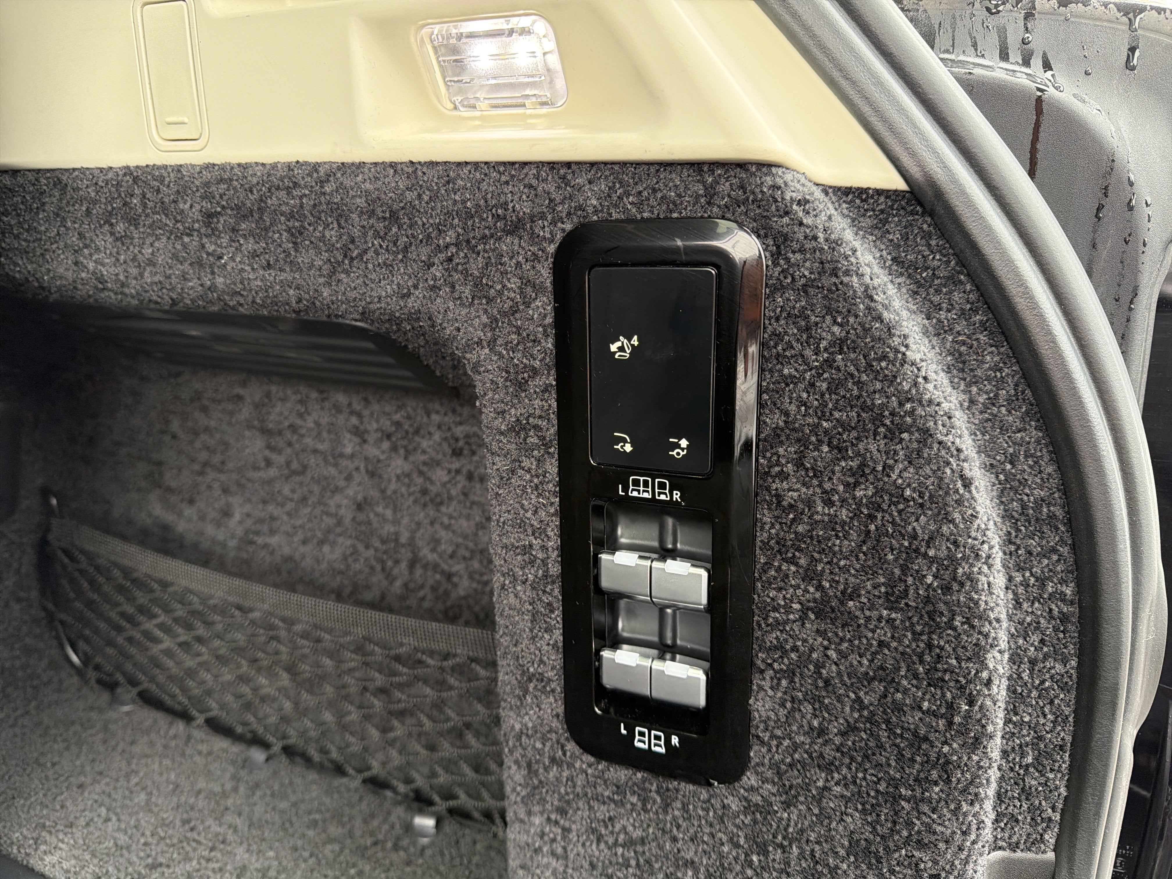 2024 Land Rover Range Rover P400 SE LWB 7 Seat