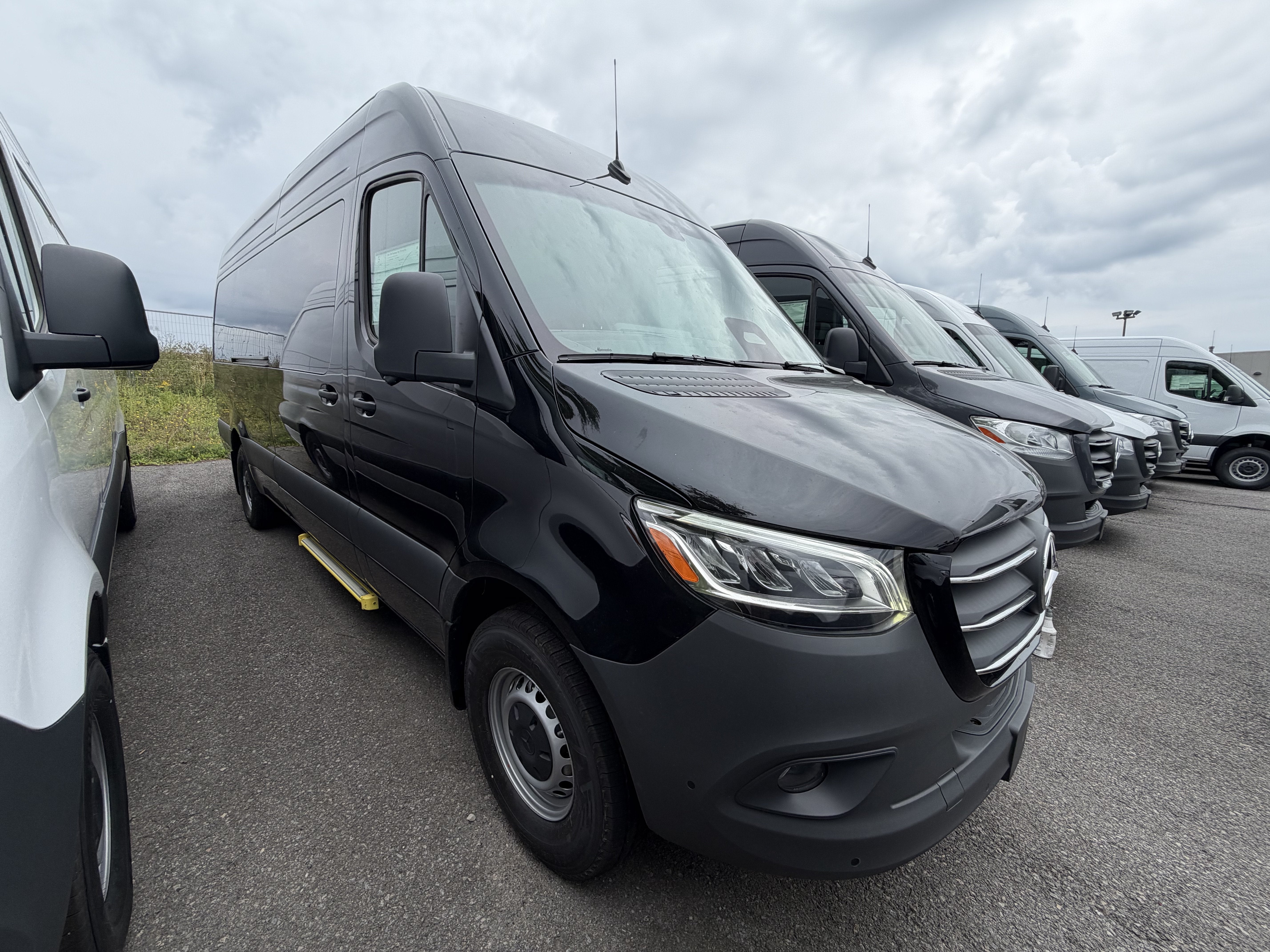 2026 Mercedes-Benz Sprinter Passenger Van 2500 High Roof I4 Diesel HO 170 RWD