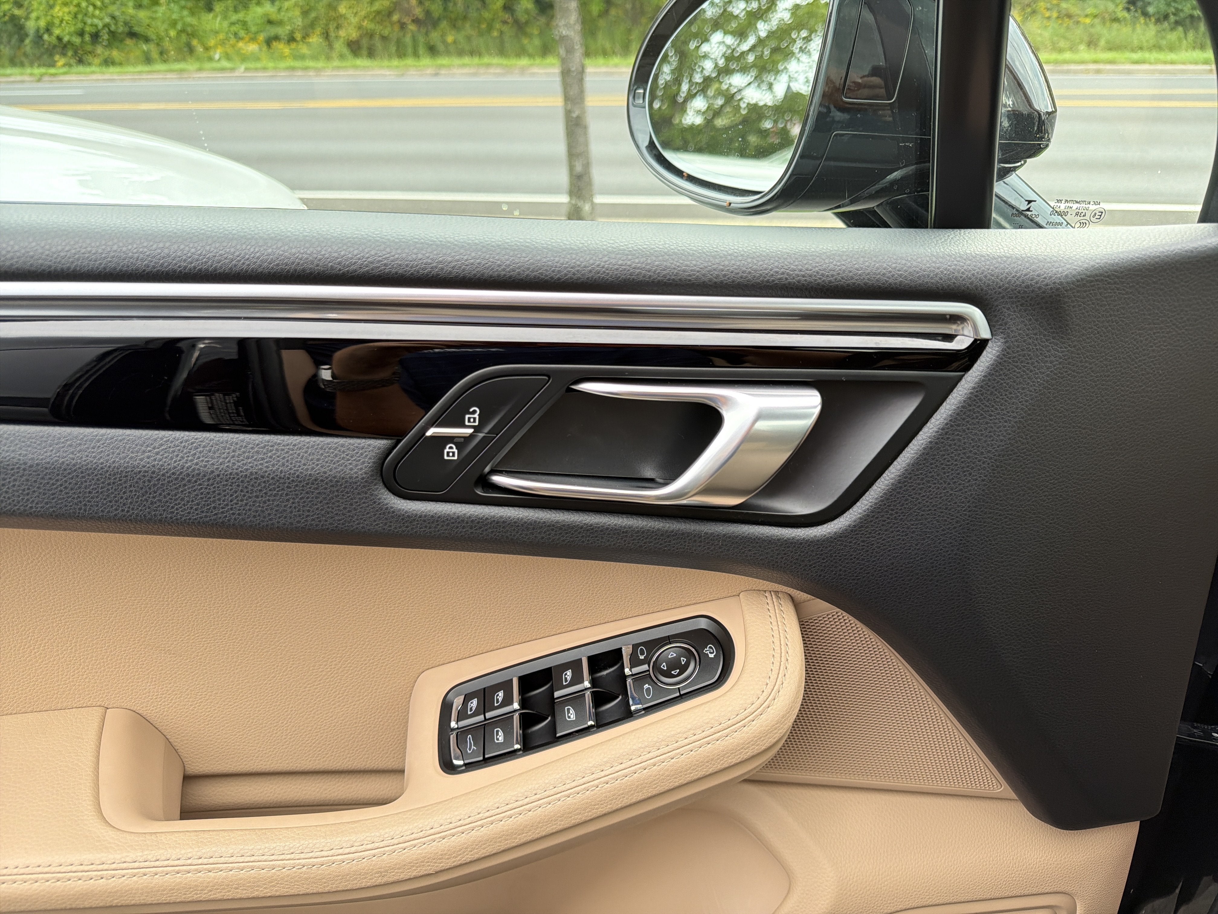 2023 Porsche Macan Base
