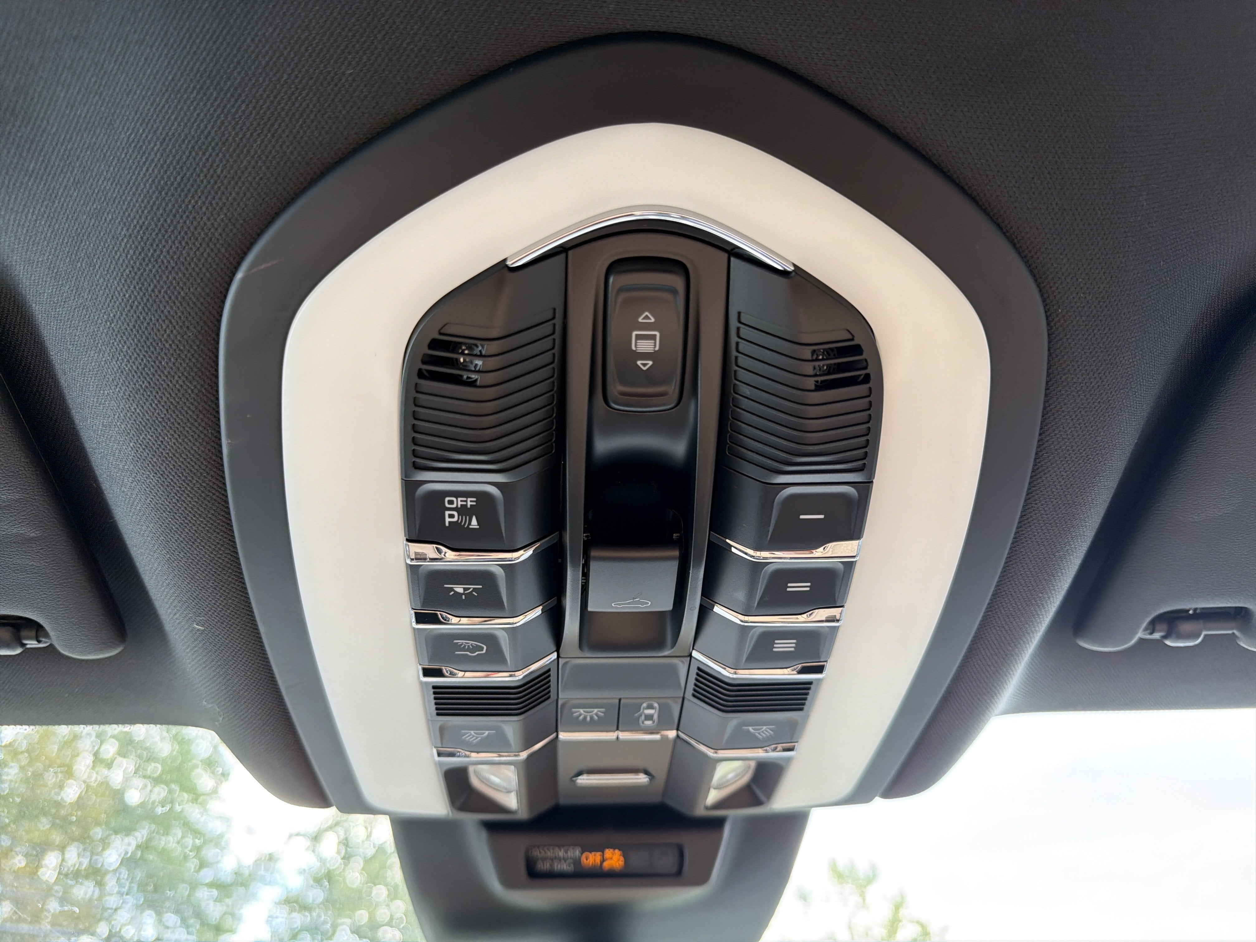 2023 Porsche Macan Base