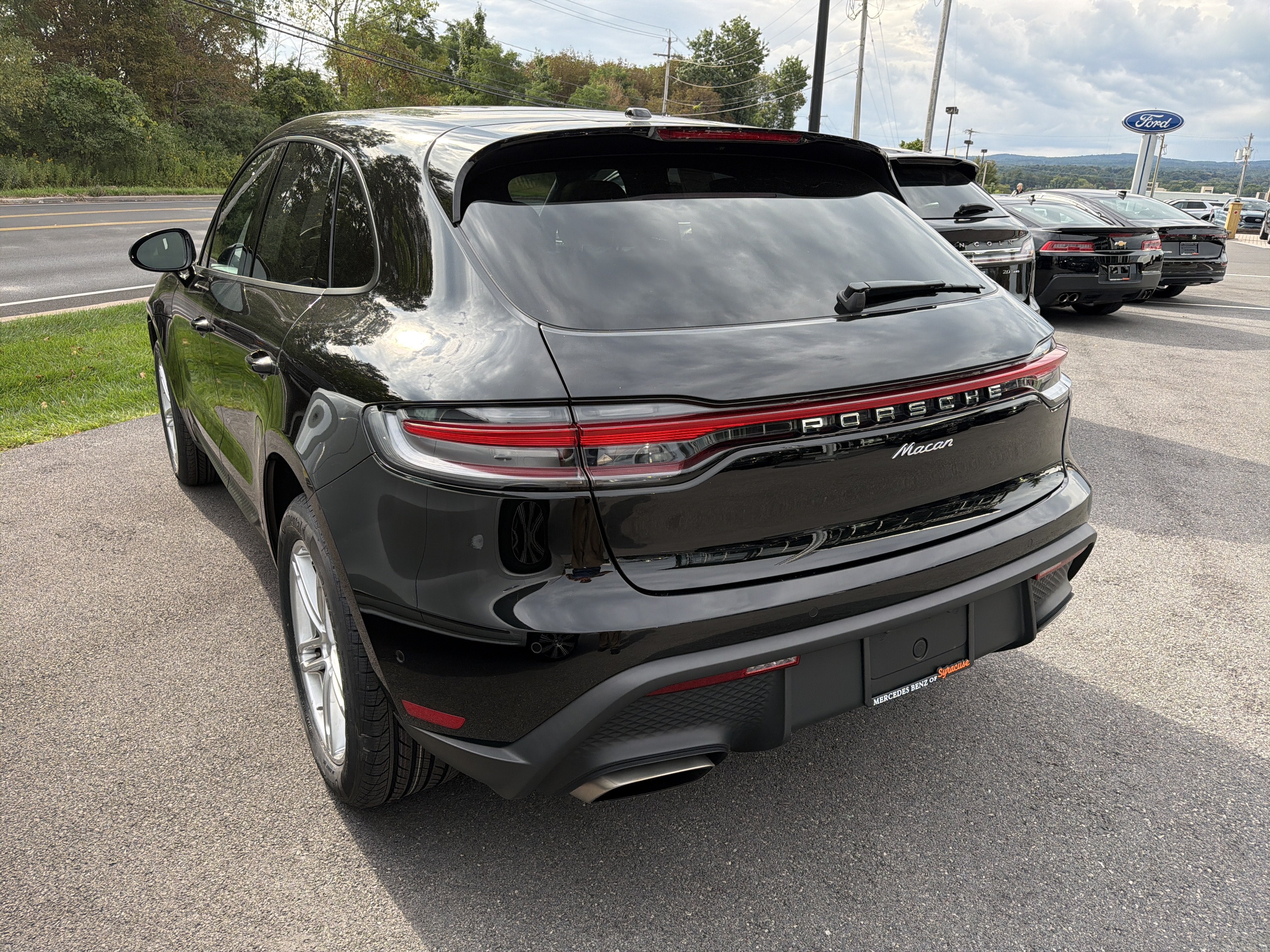 2023 Porsche Macan Base