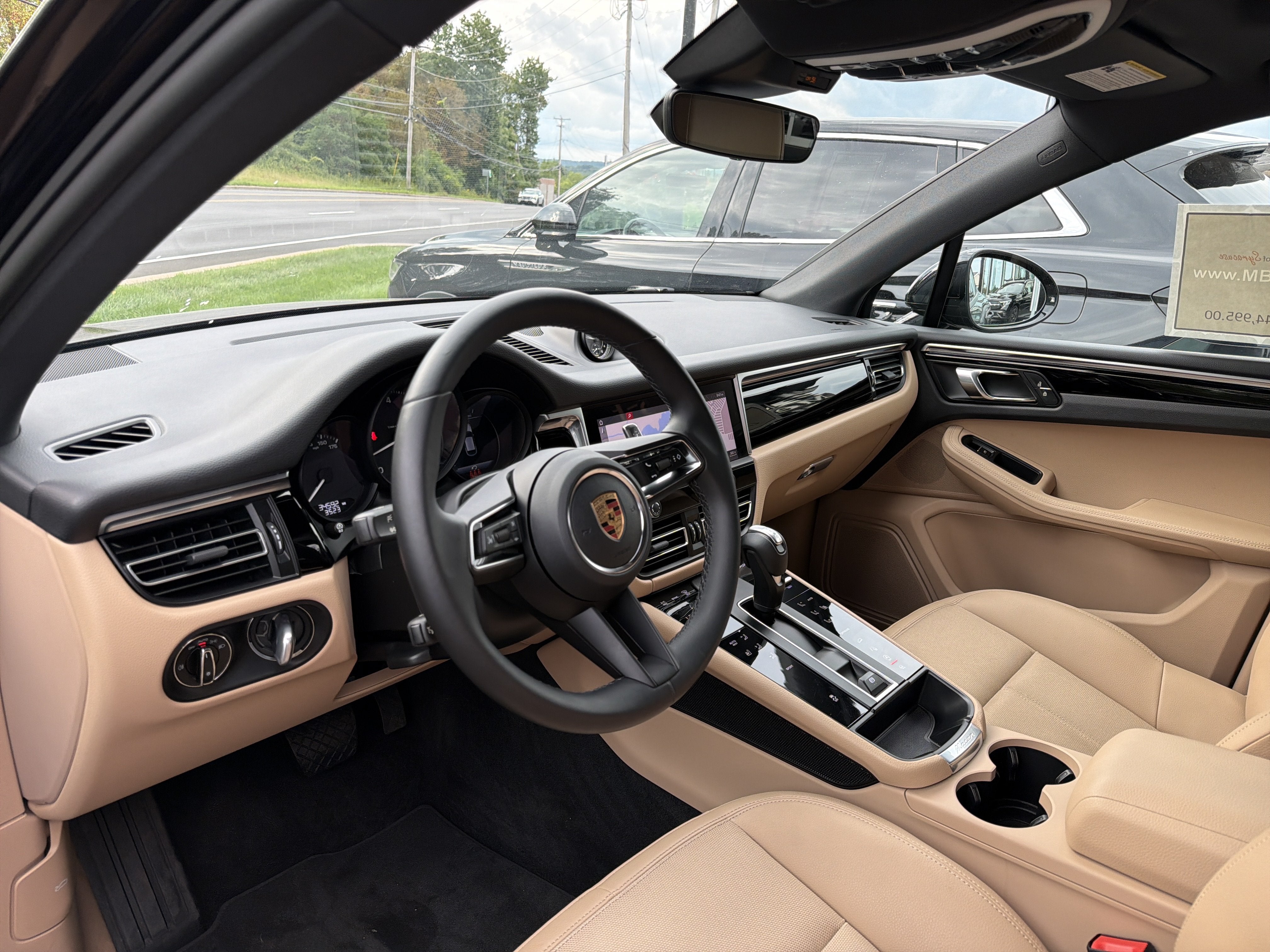 2023 Porsche Macan Base