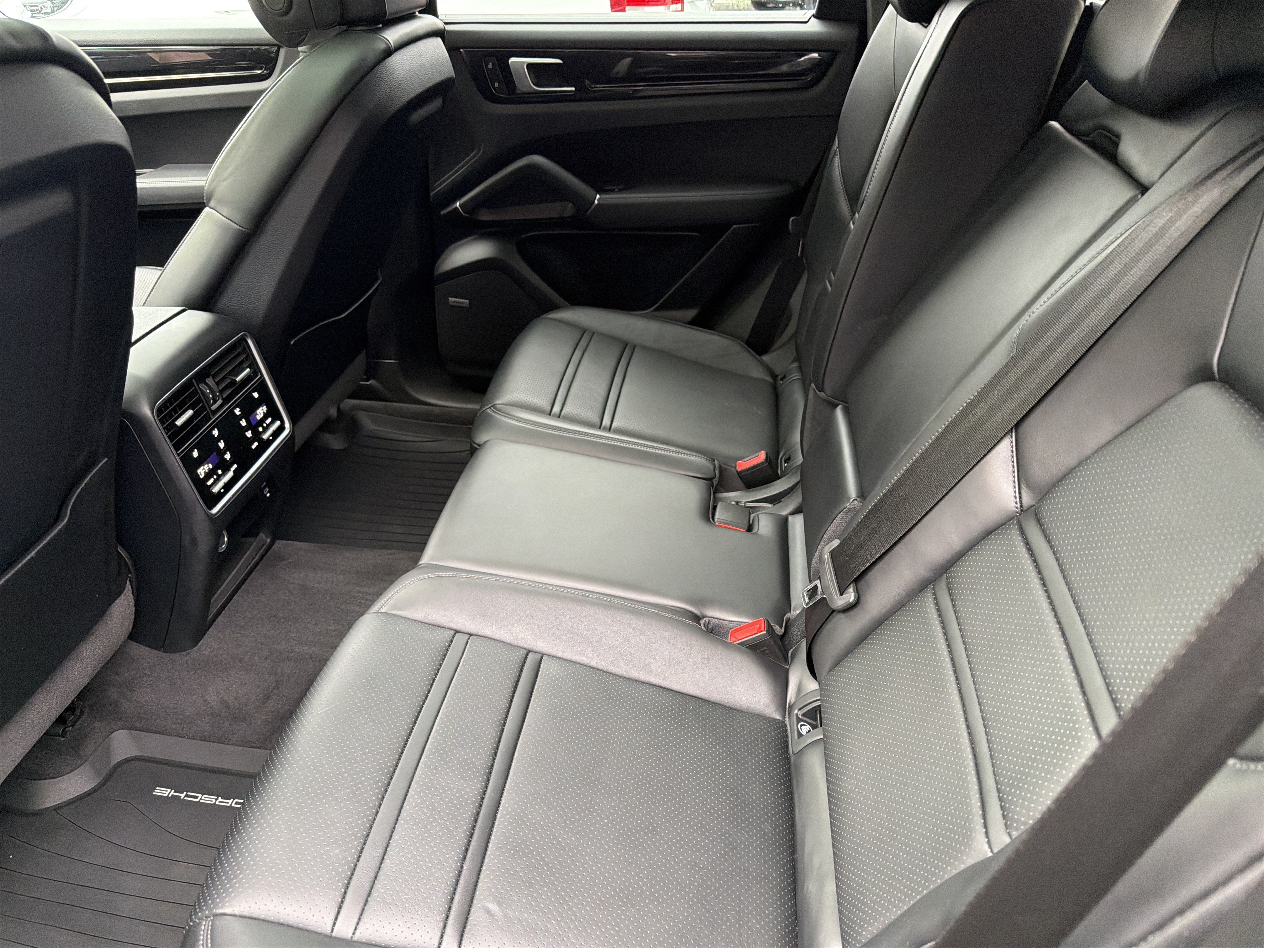 2022 Porsche Cayenne AWD