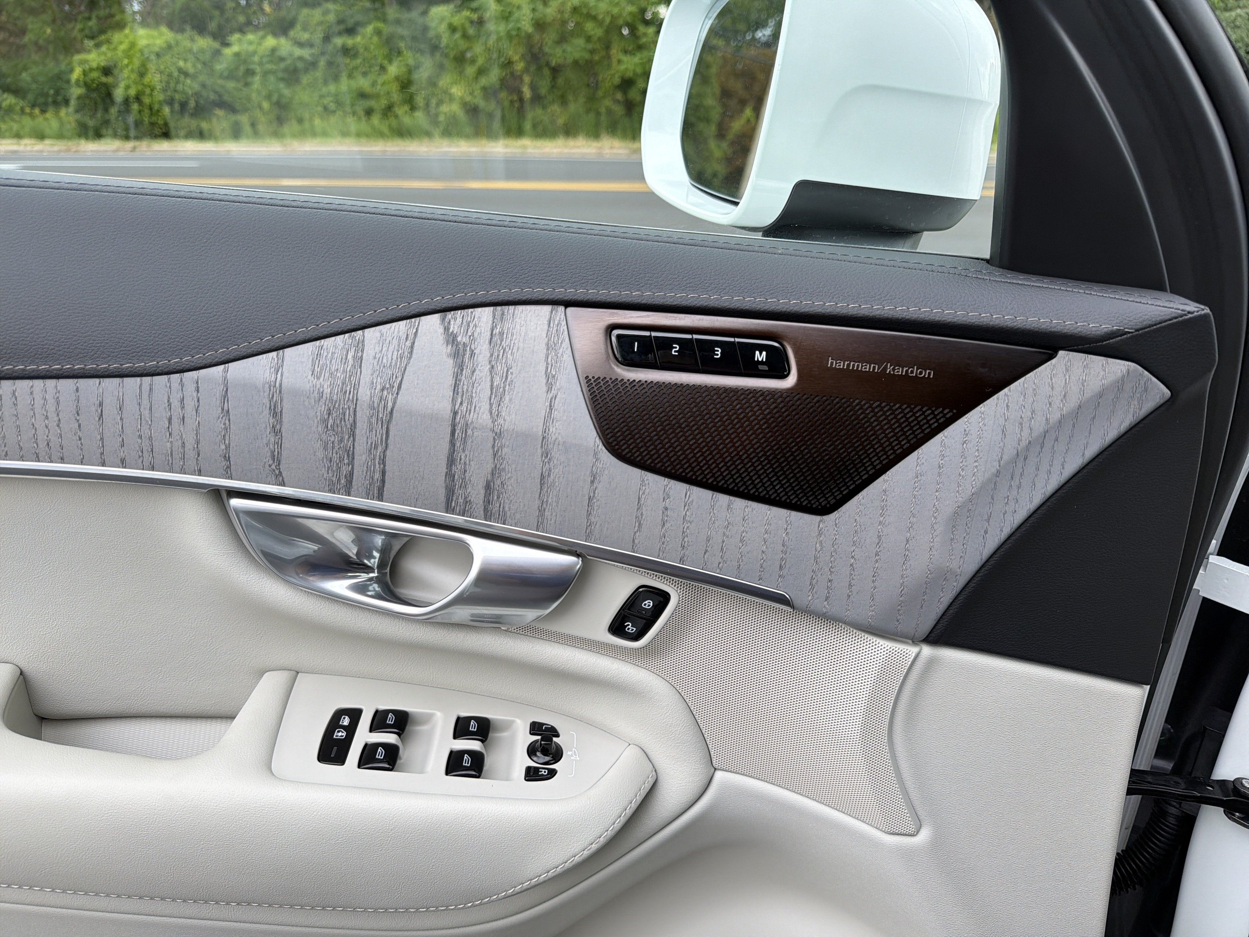 2025 Volvo XC90 B6 AWD Ultra 7-Seater
