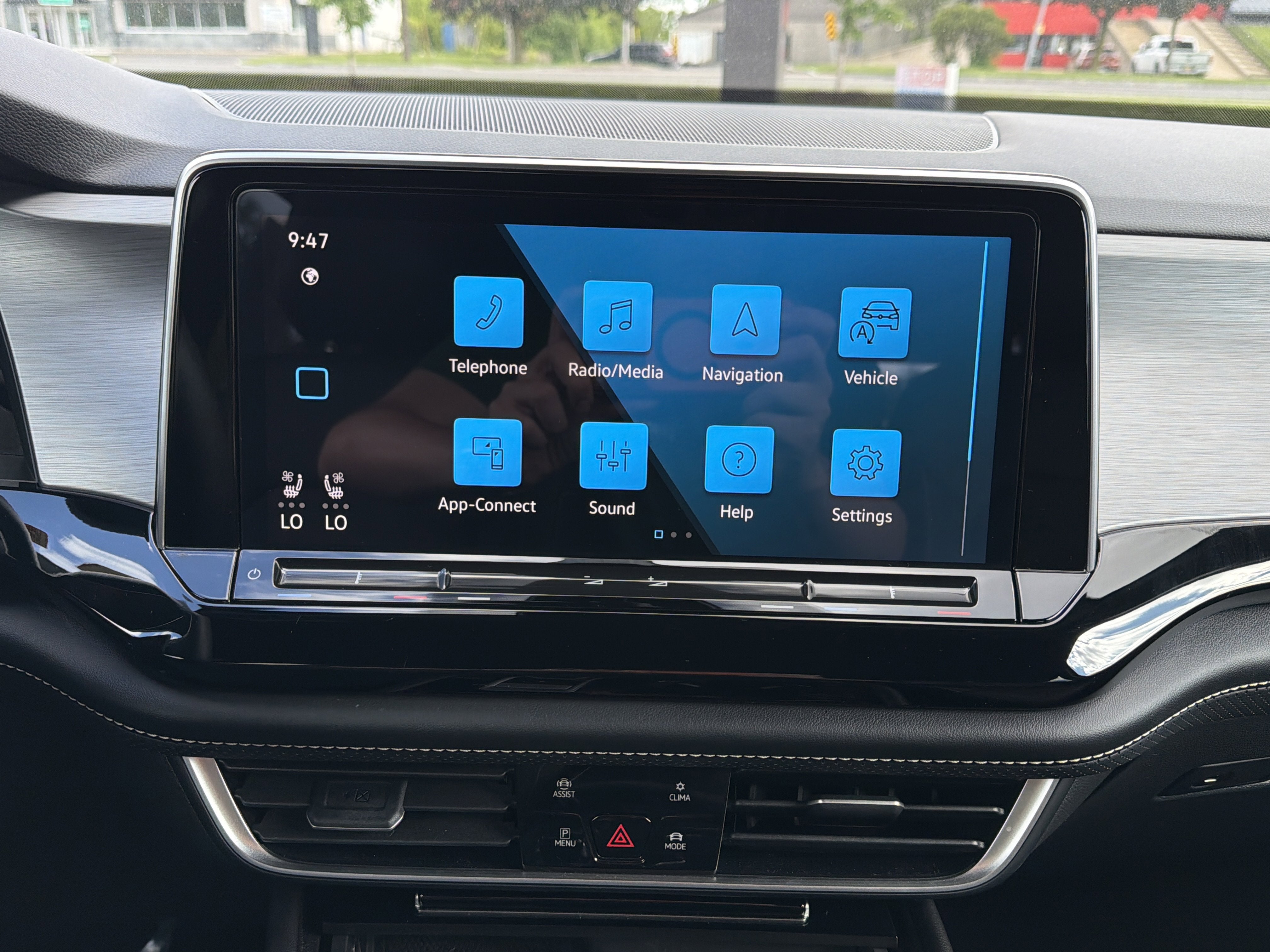 2024 Volkswagen Atlas Cross Sport 2.0T SE w/Technology