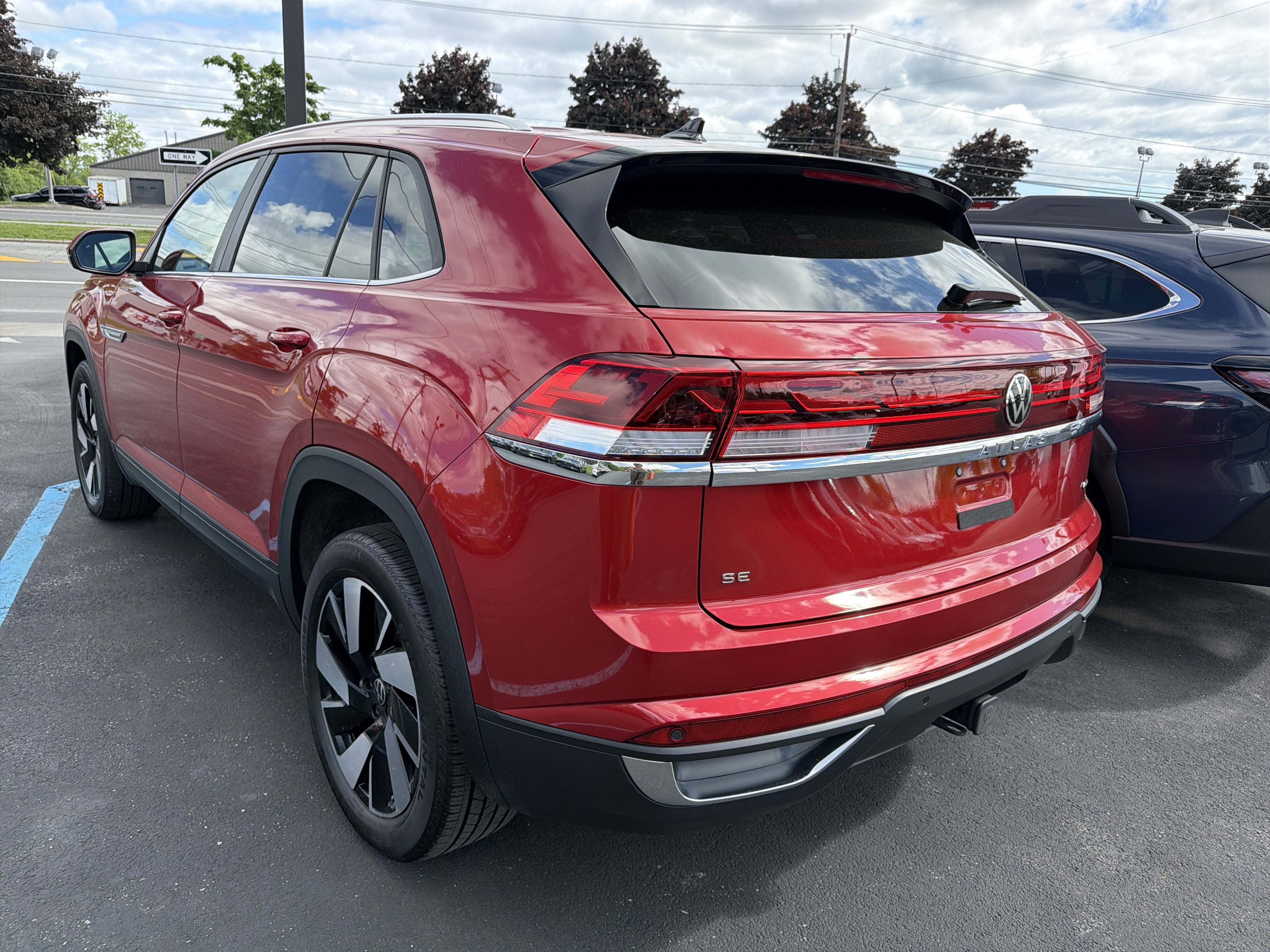 2024 Volkswagen Atlas Cross Sport 2.0T SE w/Technology