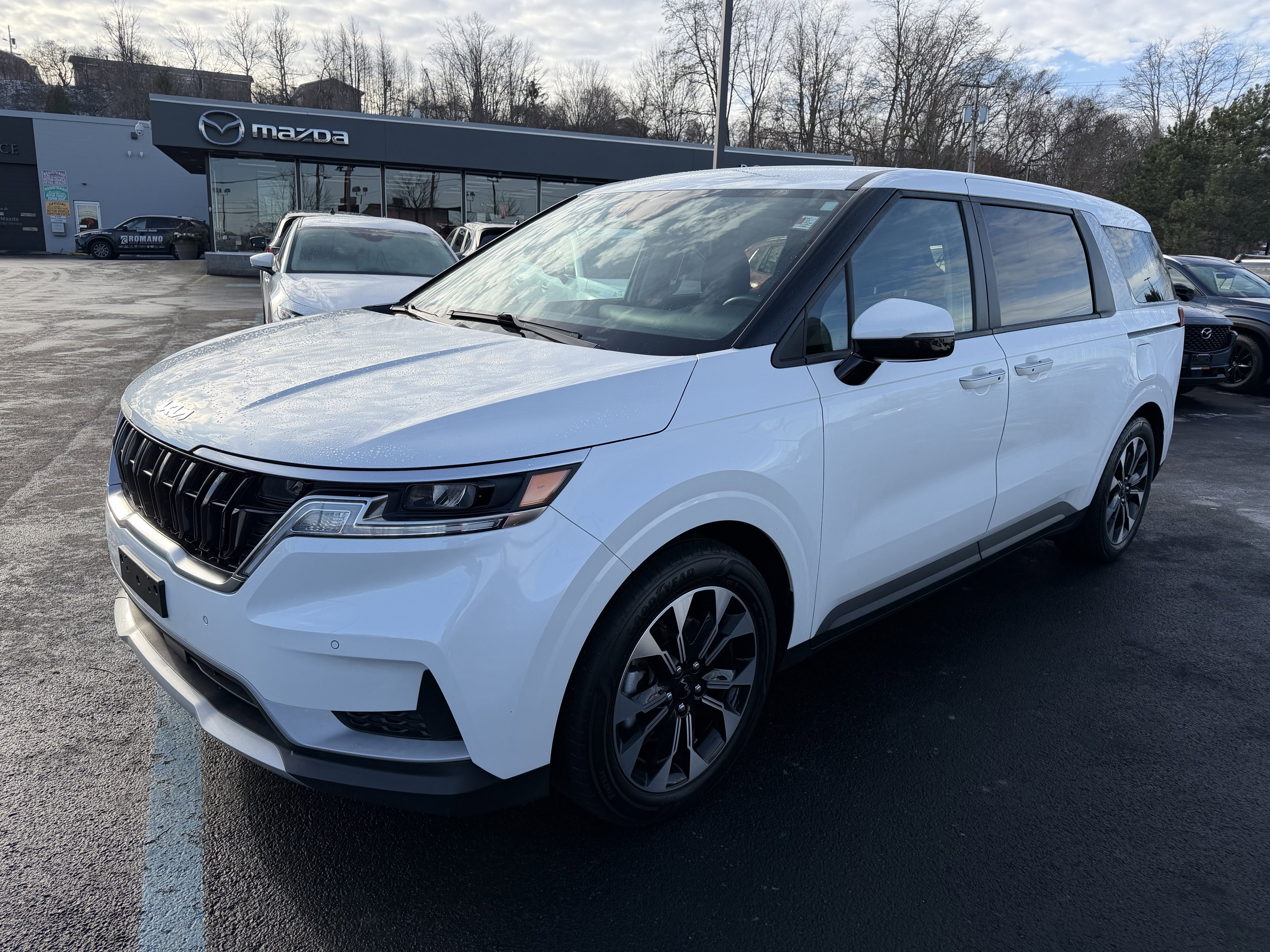 2024 Kia Carnival EX