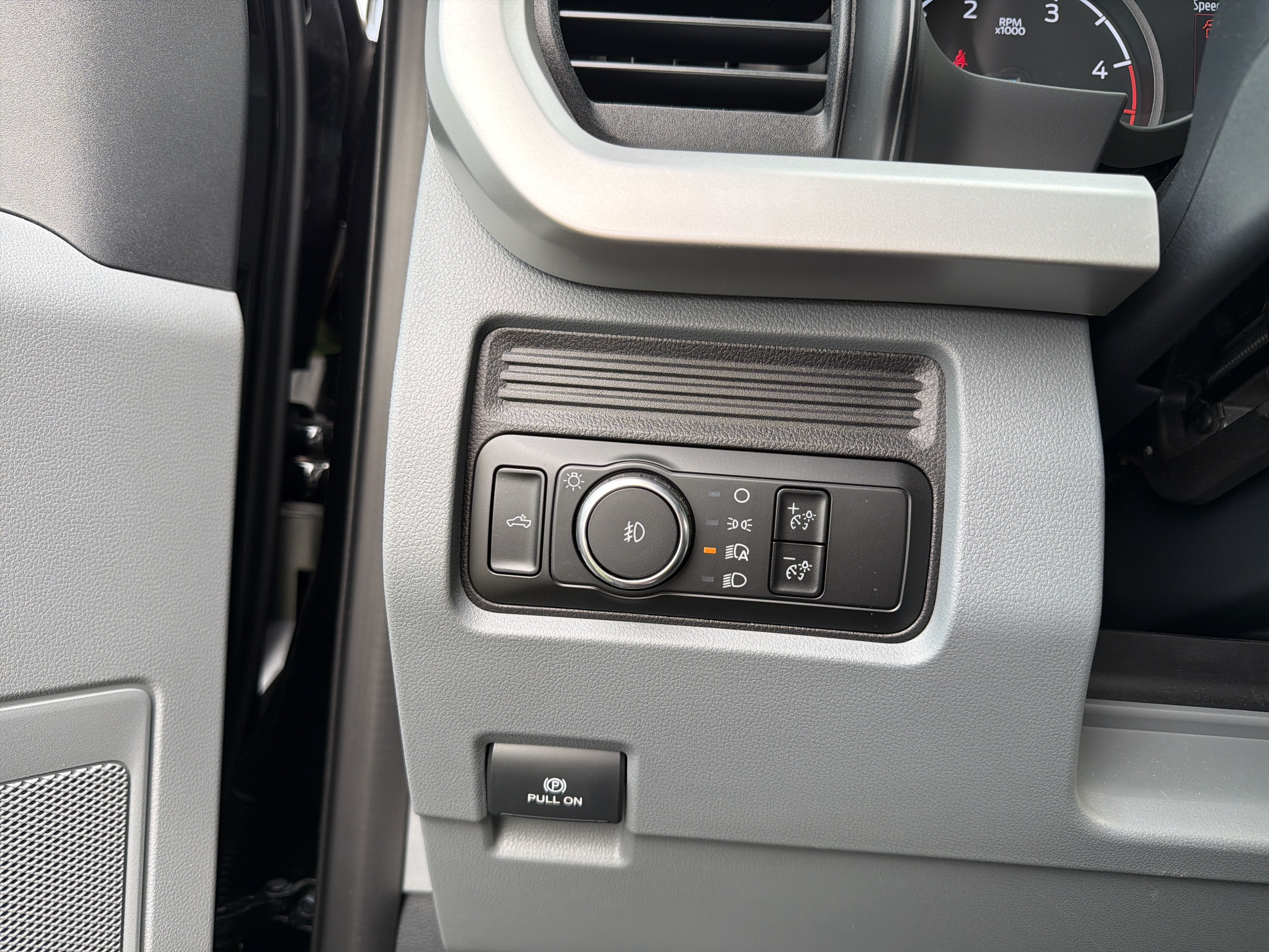 2025 Ford Super Duty F-250 SRW Base