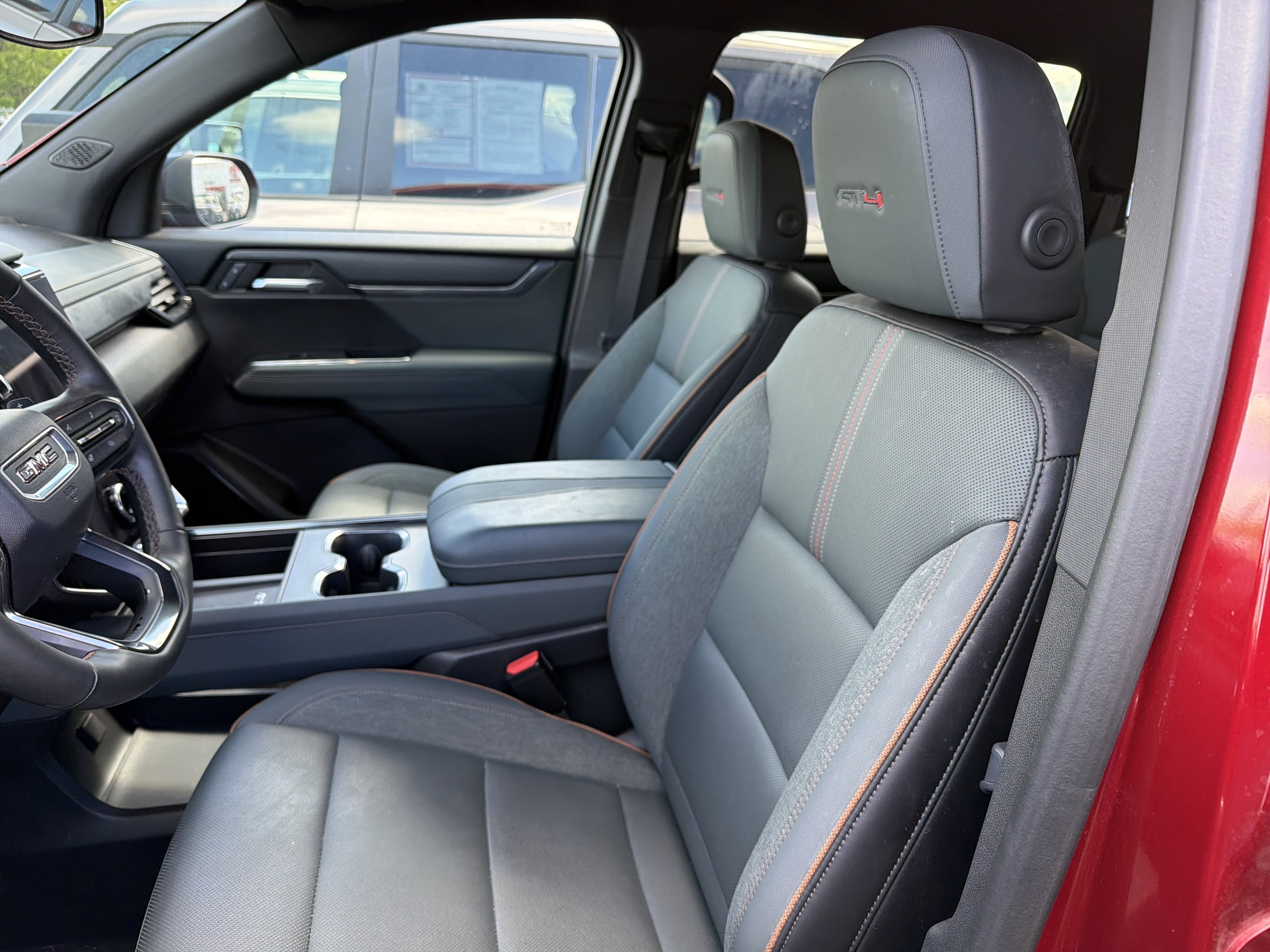 2025 GMC Acadia AWD AT4