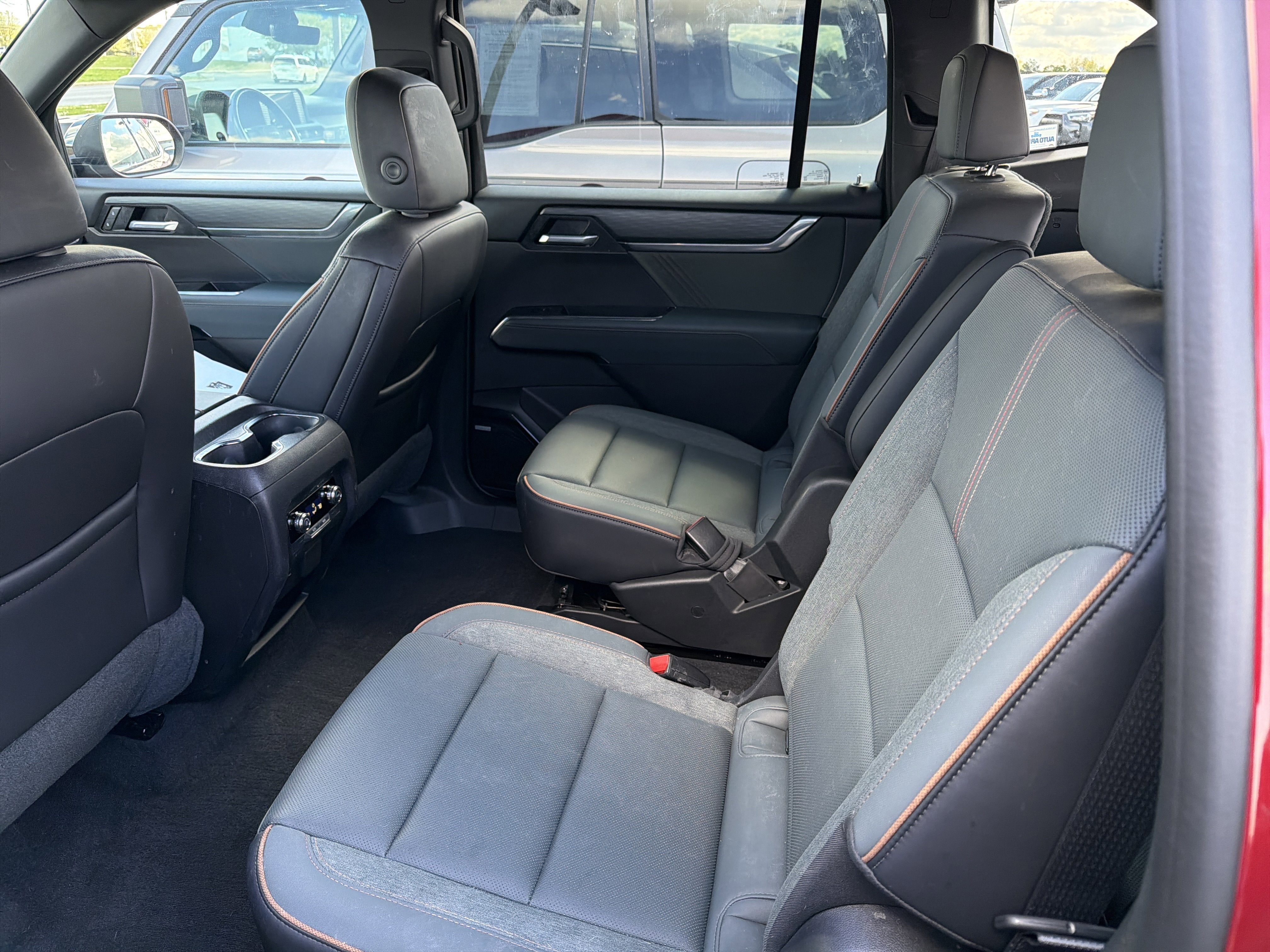 2025 GMC Acadia AWD AT4