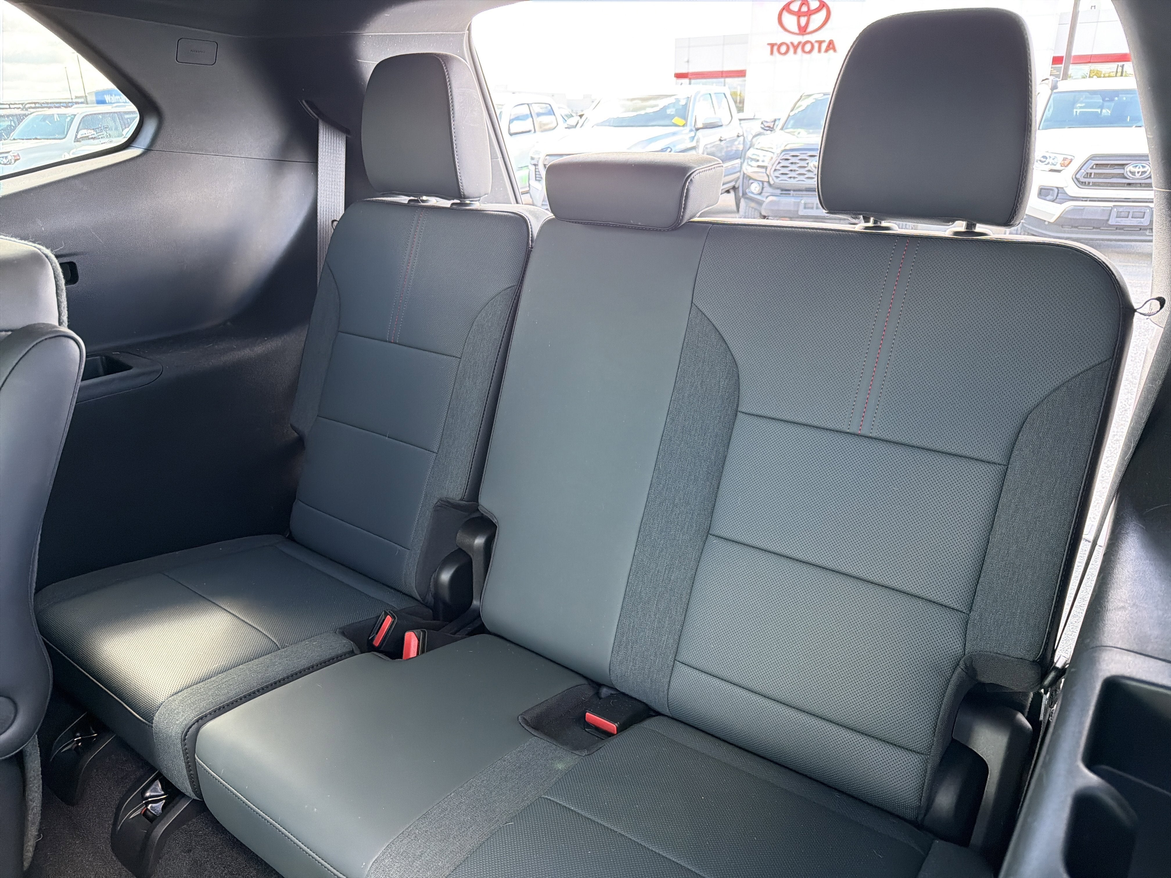 2025 GMC Acadia AWD AT4