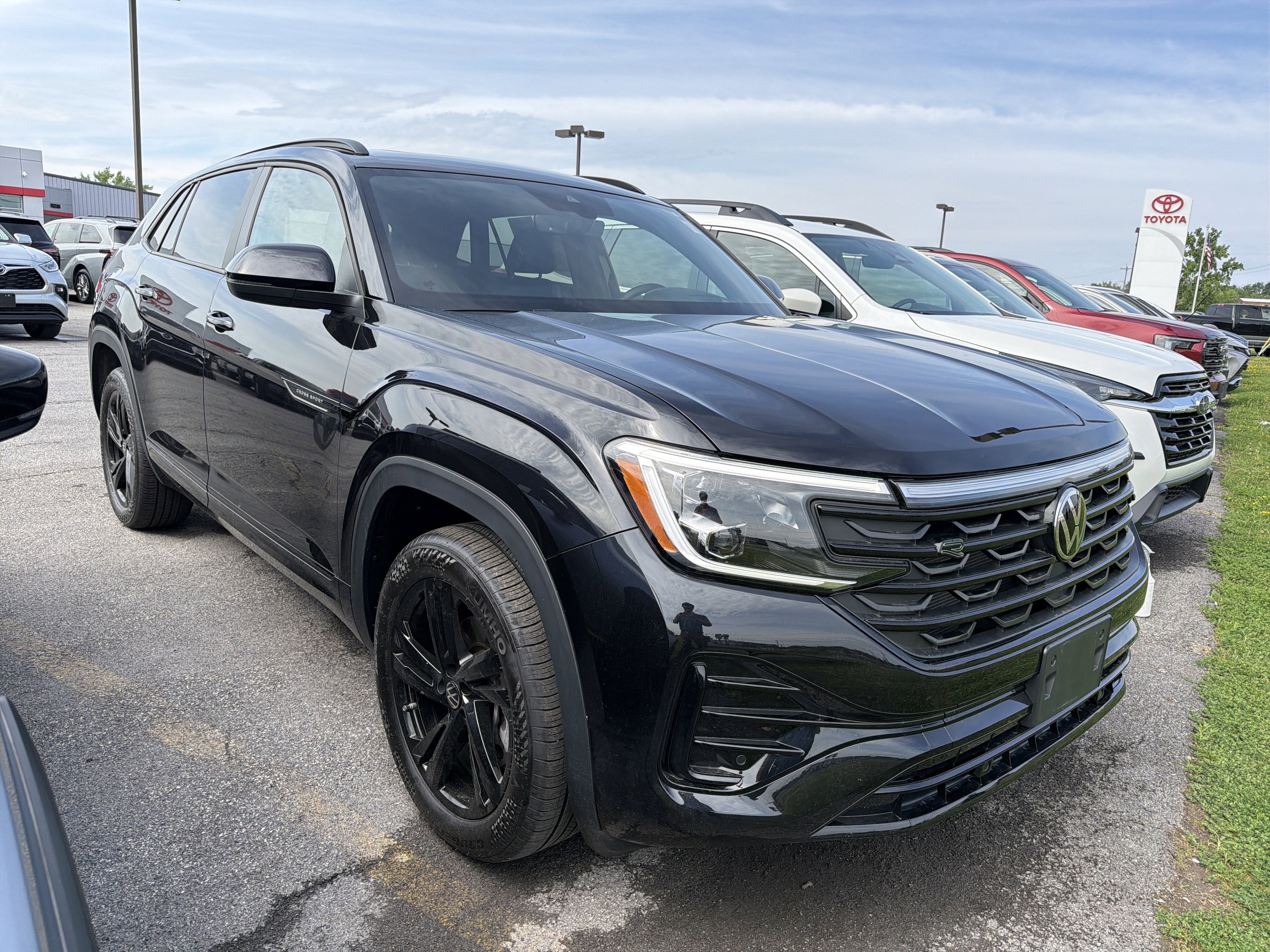 2025 Volkswagen Atlas Cross Sport 2.0T SEL R-Line Black
