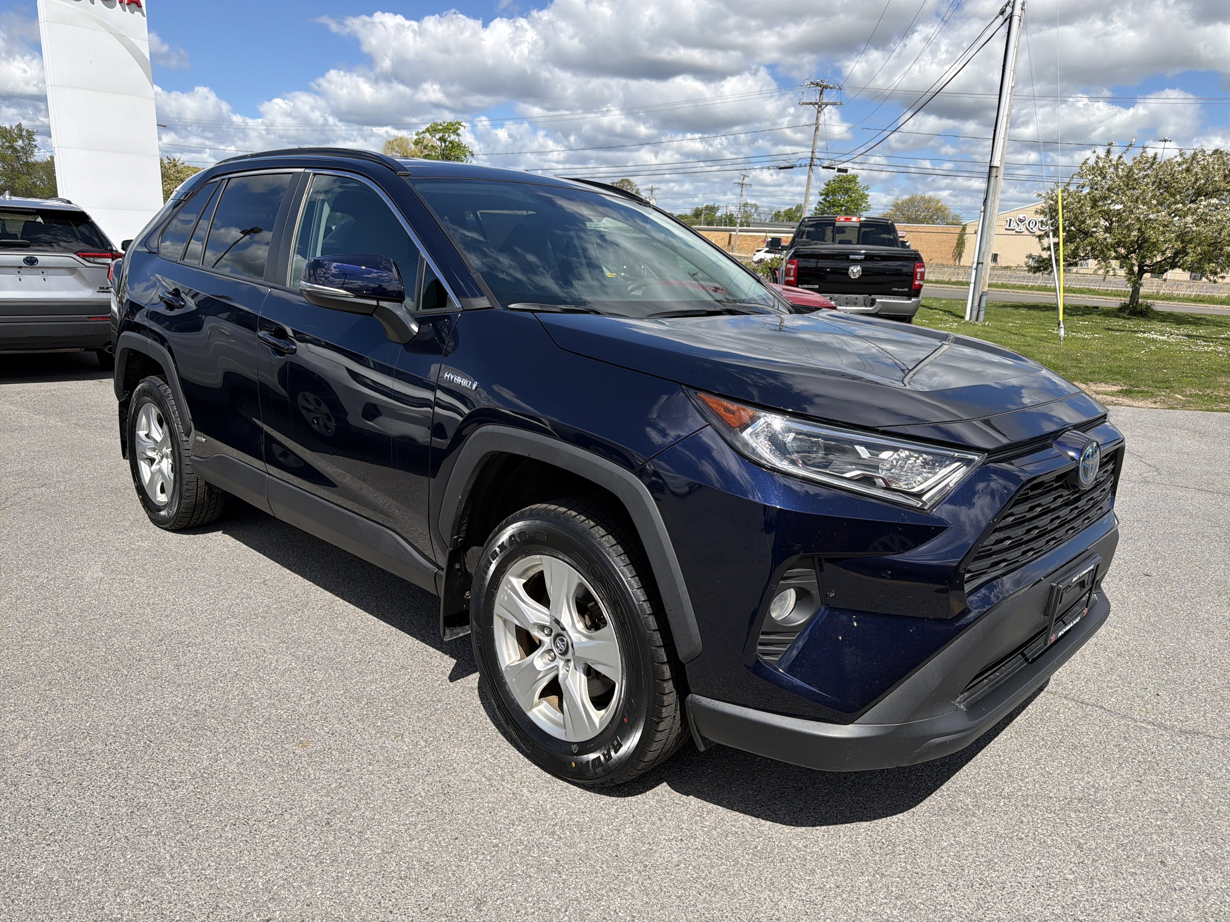 2020 Toyota RAV4 Hybrid XLE