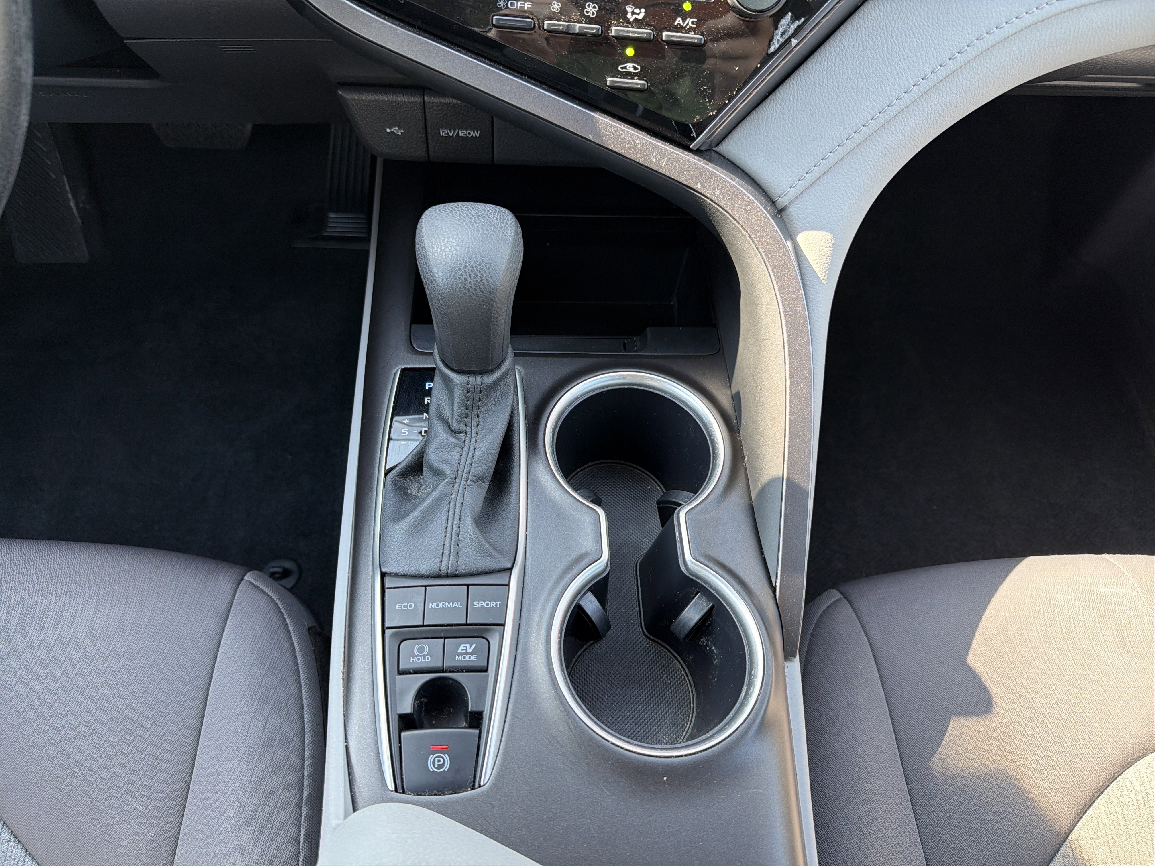2024 Toyota Camry Hybrid LE