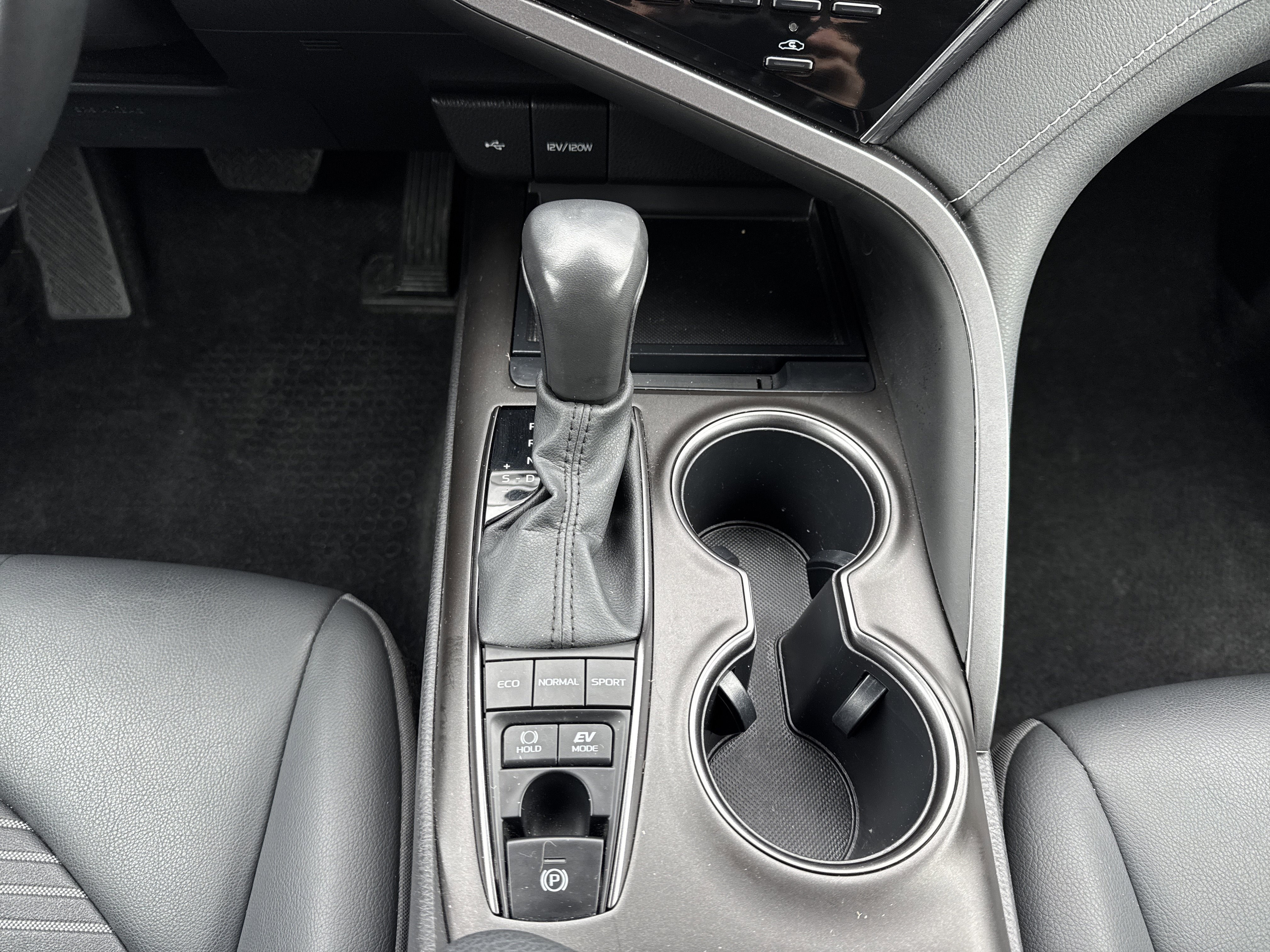 2023 Toyota Camry Hybrid SE